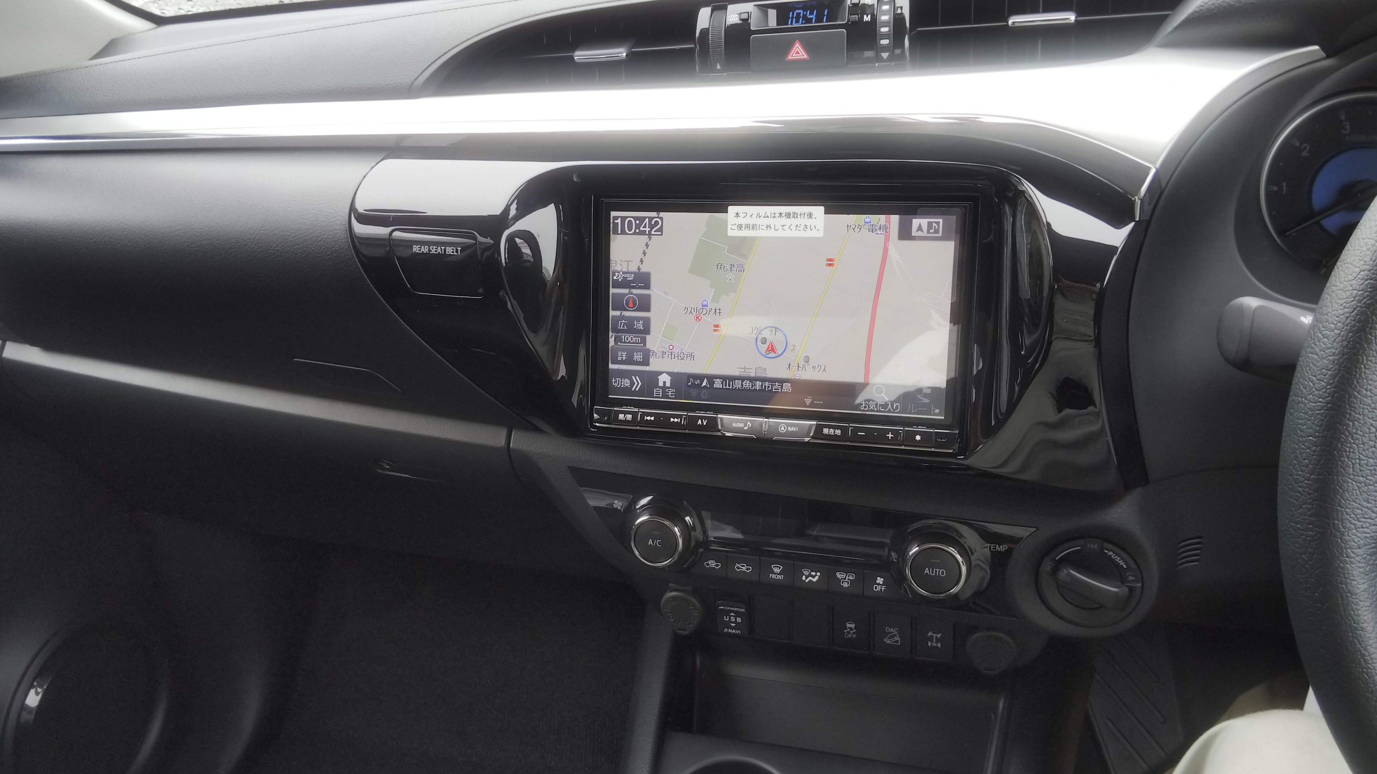 ハイラックスピックアップに８インチナビを取り付けましたよ トヨタ ハイラックスピックアップ Av カーナビ ドライブレコーダー Etc Av カーナビ ドライブレコーダー Etc ワンオフオーディオカスタマイズ スタッフ日記 コクピット 魚津 車の