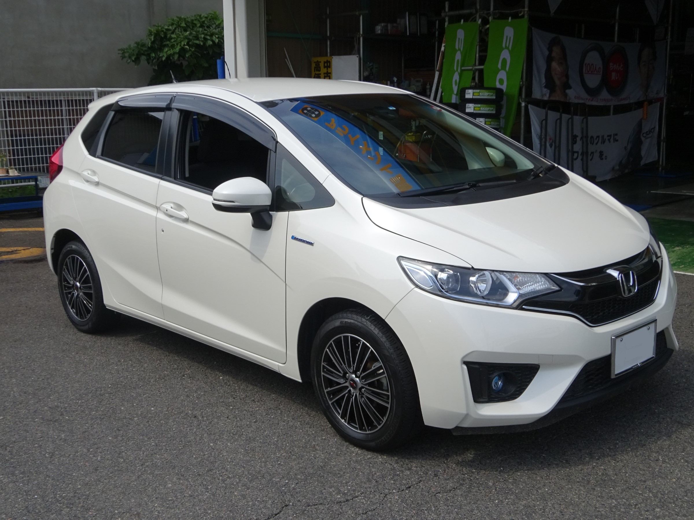 ホイールデザイン変更で気分一新 ホンダ フィット ホイール タイヤ タイヤ ホイール交換 Staff日記 コクピット さつま貝塚 車のカスタマイズにかかわるスタッフより