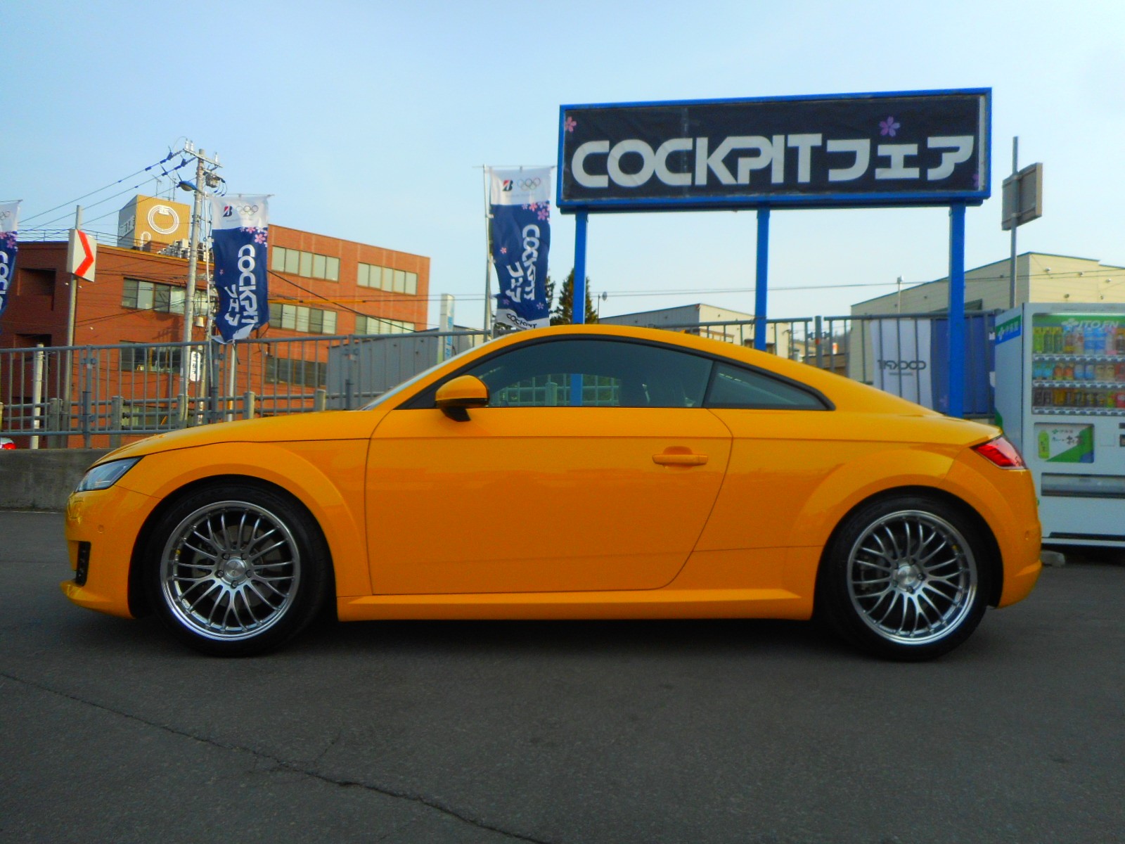 Audi Tt 8s にダウンサス取付 アウディ Tt 足まわり サスペンション ブレーキ ホイール 4輪アライメント調整 Pit作業レポート Cockpit Age3 コクピットエイジ 車のカスタマイズにかかわるスタッフより