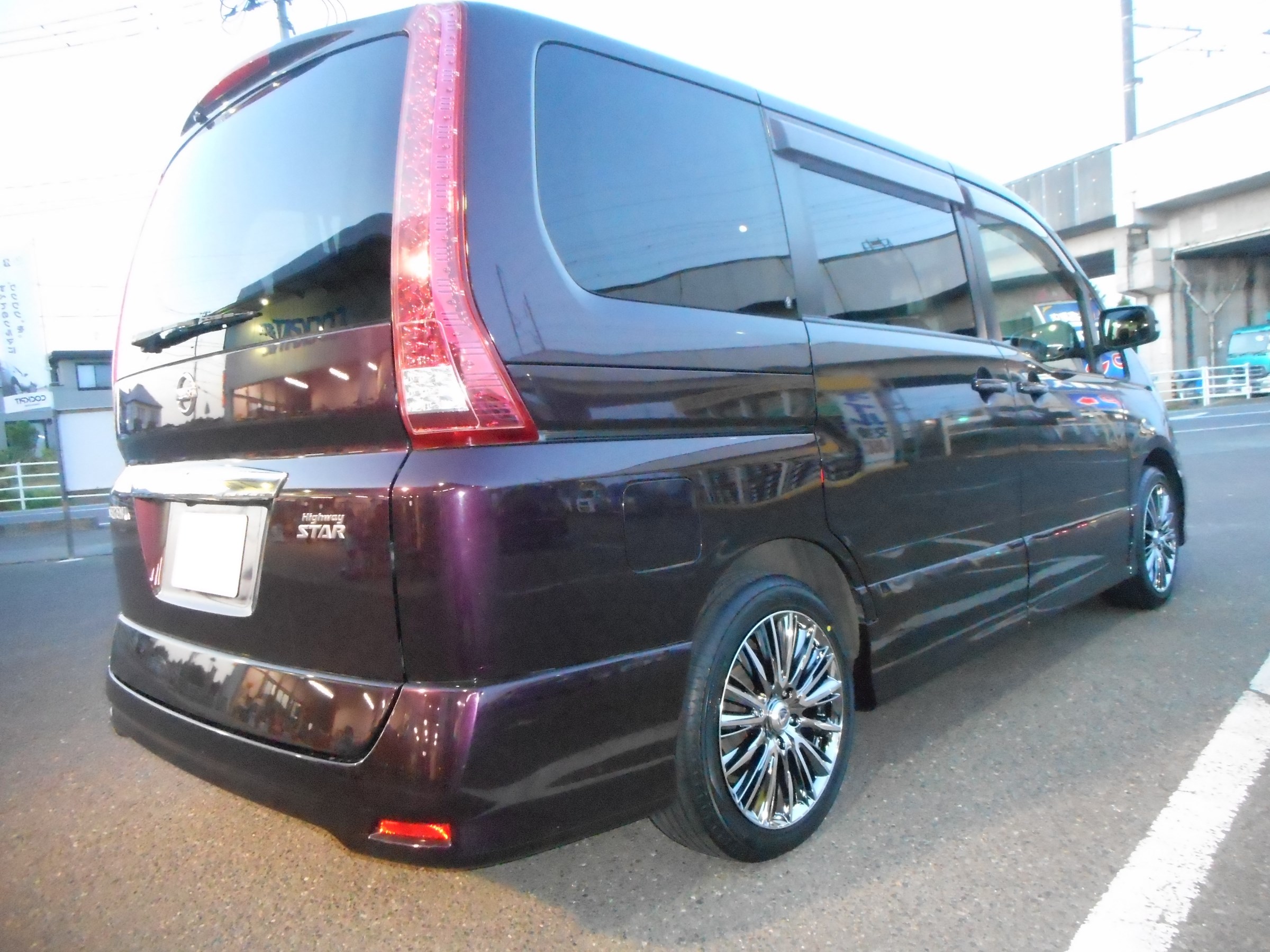 日産セレナ(DBA−C25) 純正15㌅アルミホイールと15㌅タイヤの4本