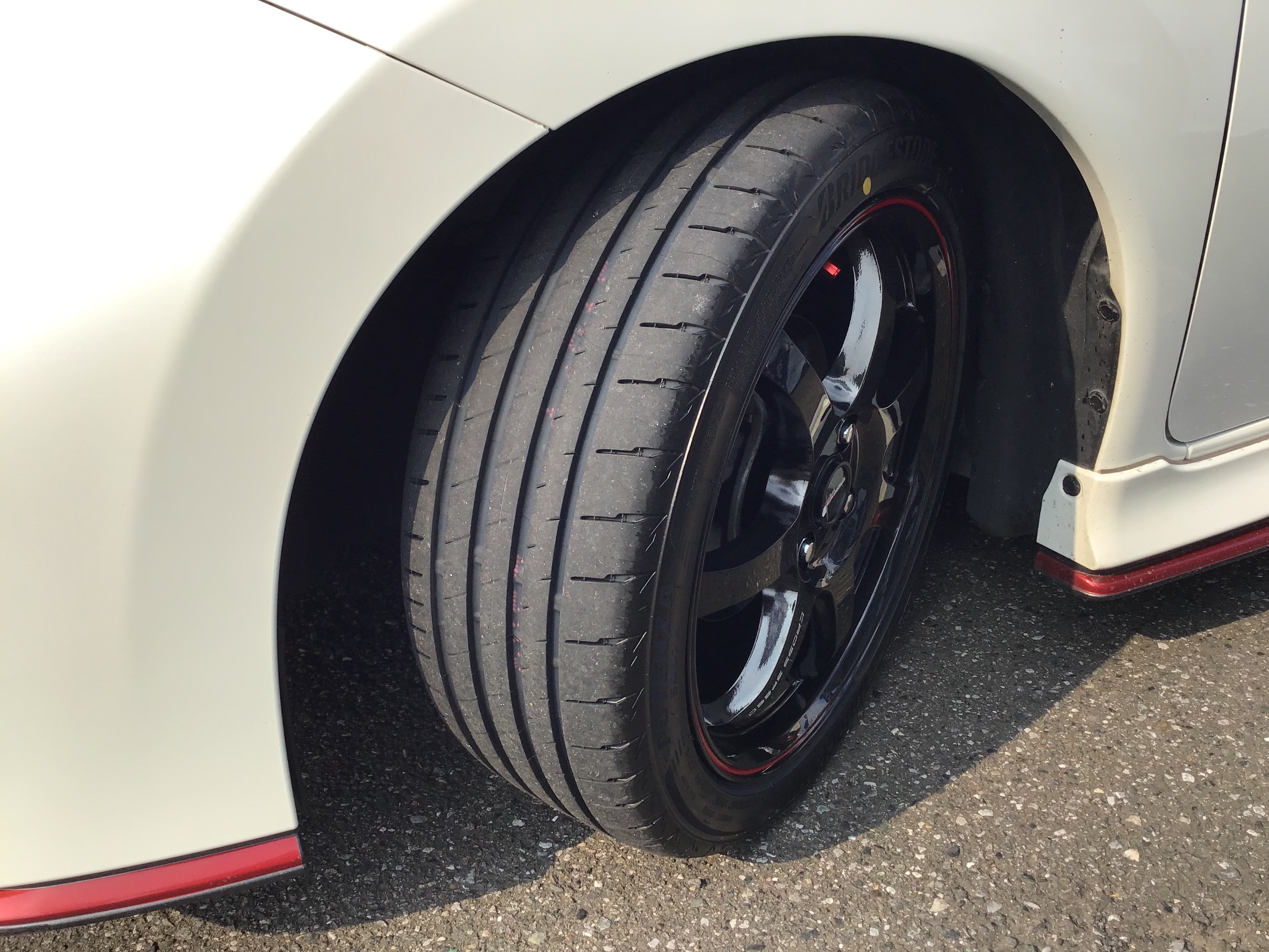 E12 ノートニスモSに鍛造ホイール。BBS RF 17インチ x ポテンザ