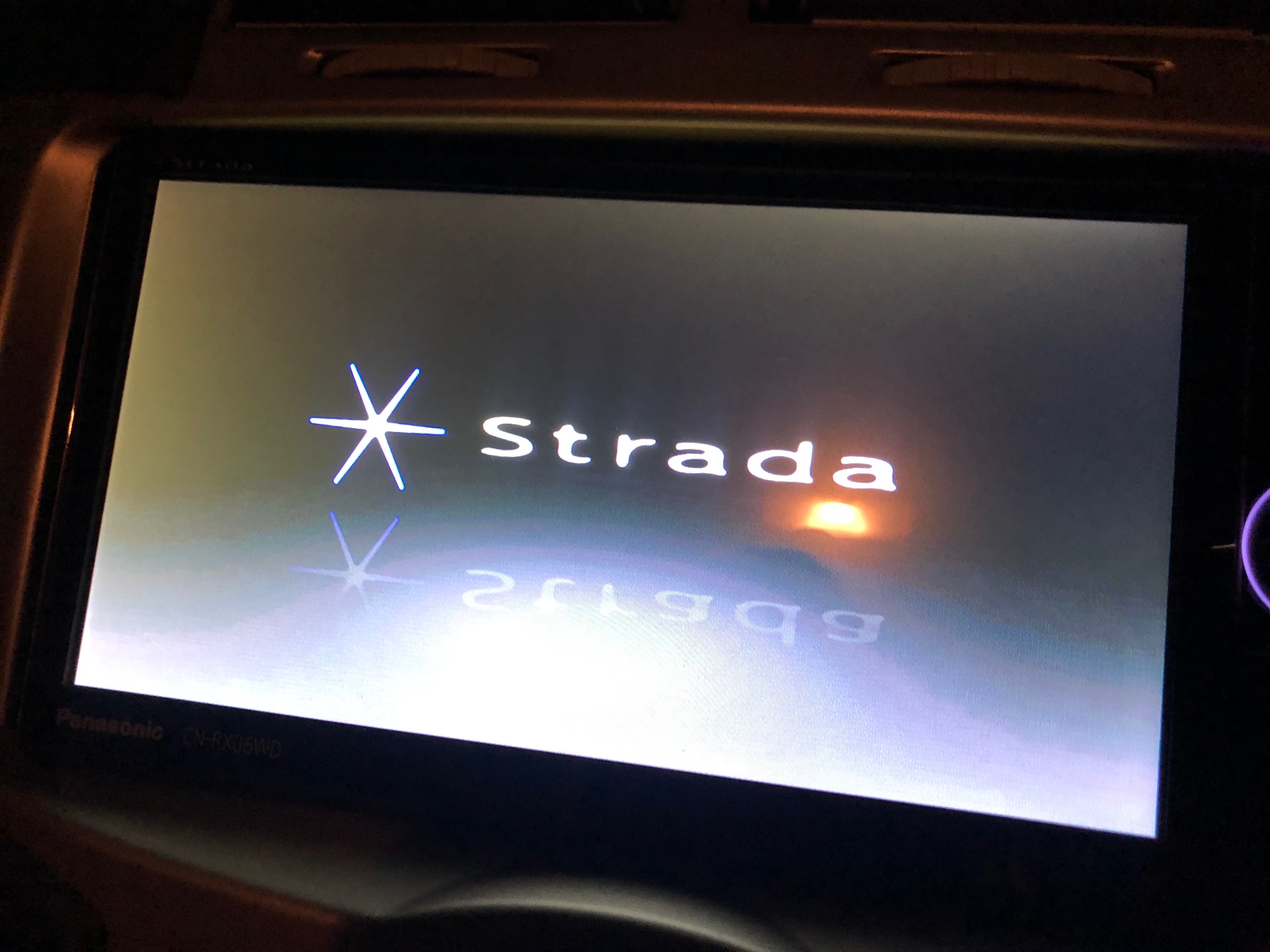 Panasonic CN-RX06WD カーナビ ブルーレイをさらに美しい映像で味わえる ストラーダ CN-RX06WD
