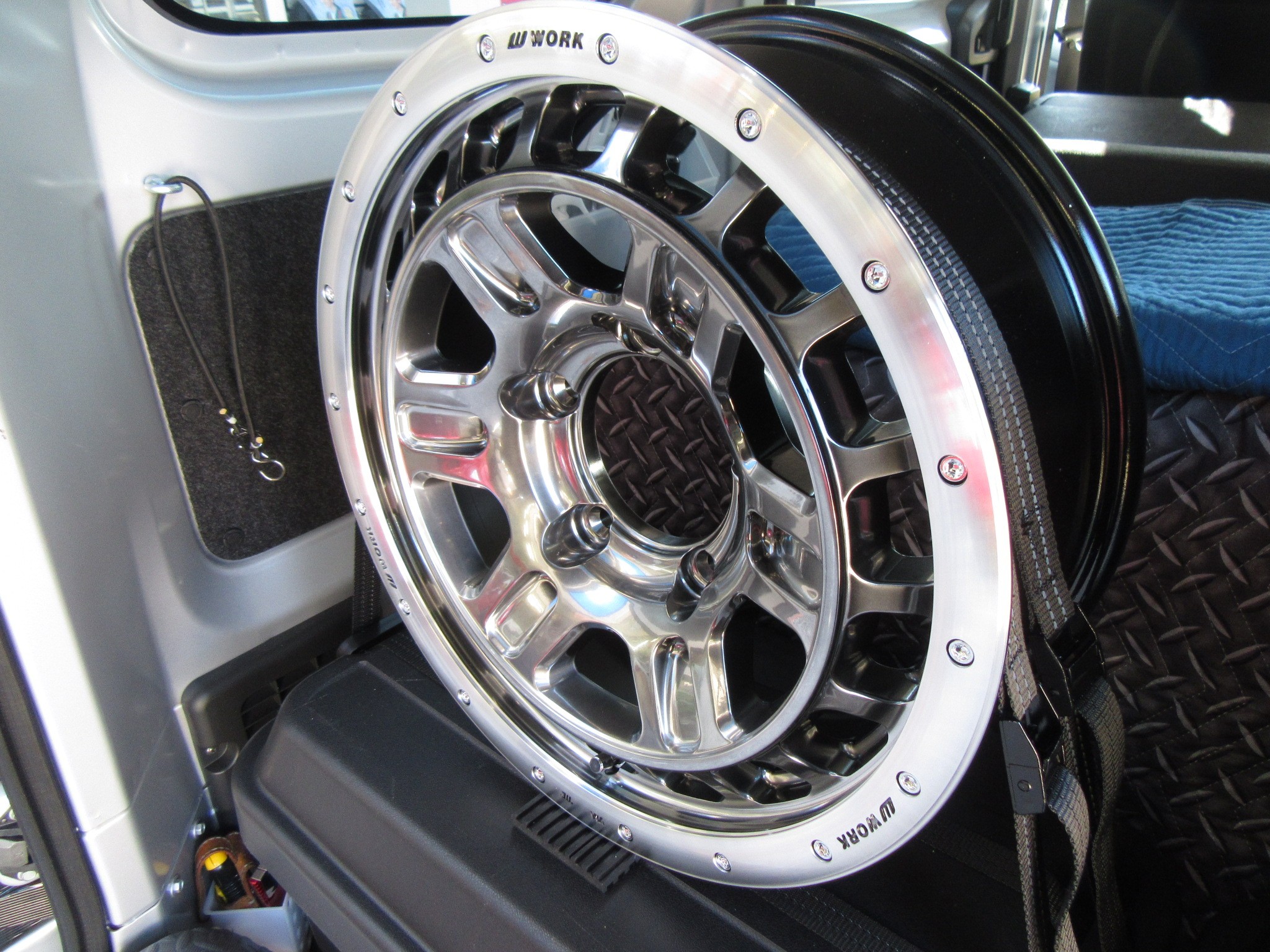 移動販売とは違ったみたい！WORKのNewホイール「CRAG T-GRABIC II