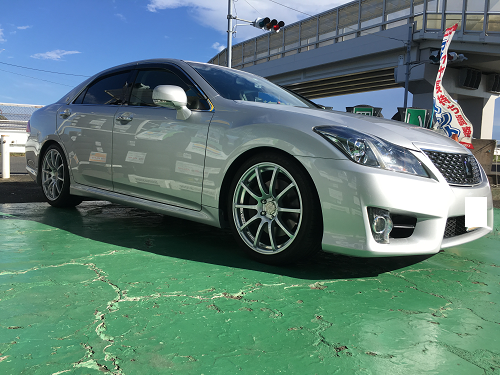 200系クラウンに車高調をお取り付け | トヨタ クラウン アスリート 足