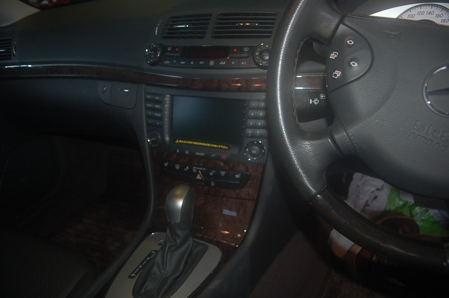 高級車のナビ取付は大変です メルセデス ベンツ Eクラス Av カーナビ ドライブレコーダー Etc Av カーナビ ドライブレコーダー Etc ナビゲーション取付 Staff日記 コクピット さつま貝塚 車 のカスタマイズにかかわるスタッフより