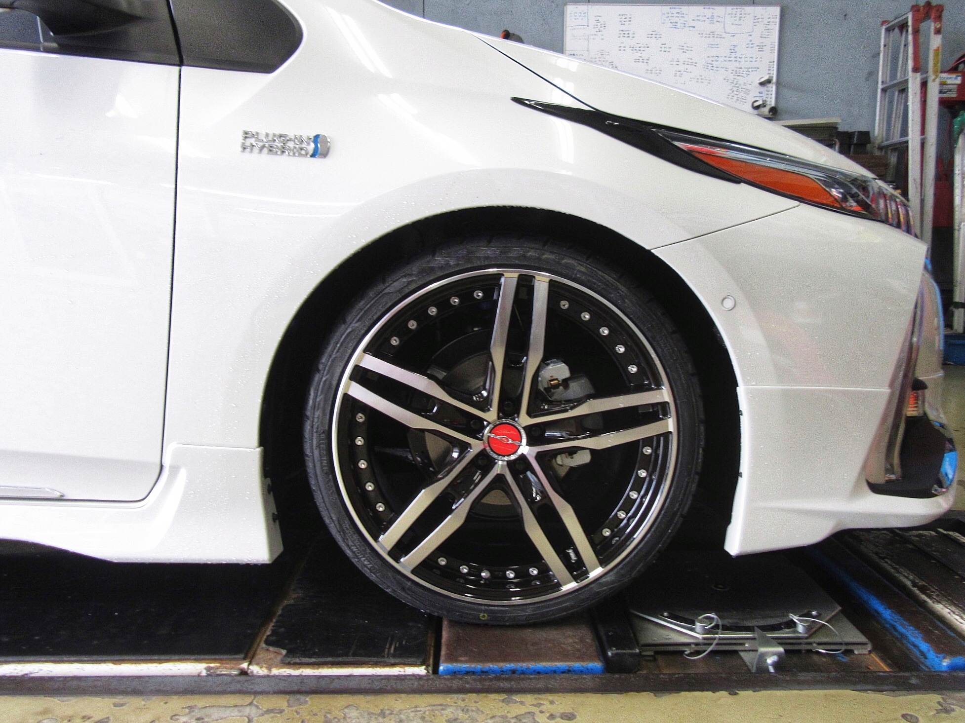 クスコクオリティをあなたのお車で！プリウスPHV（ZVW52）編