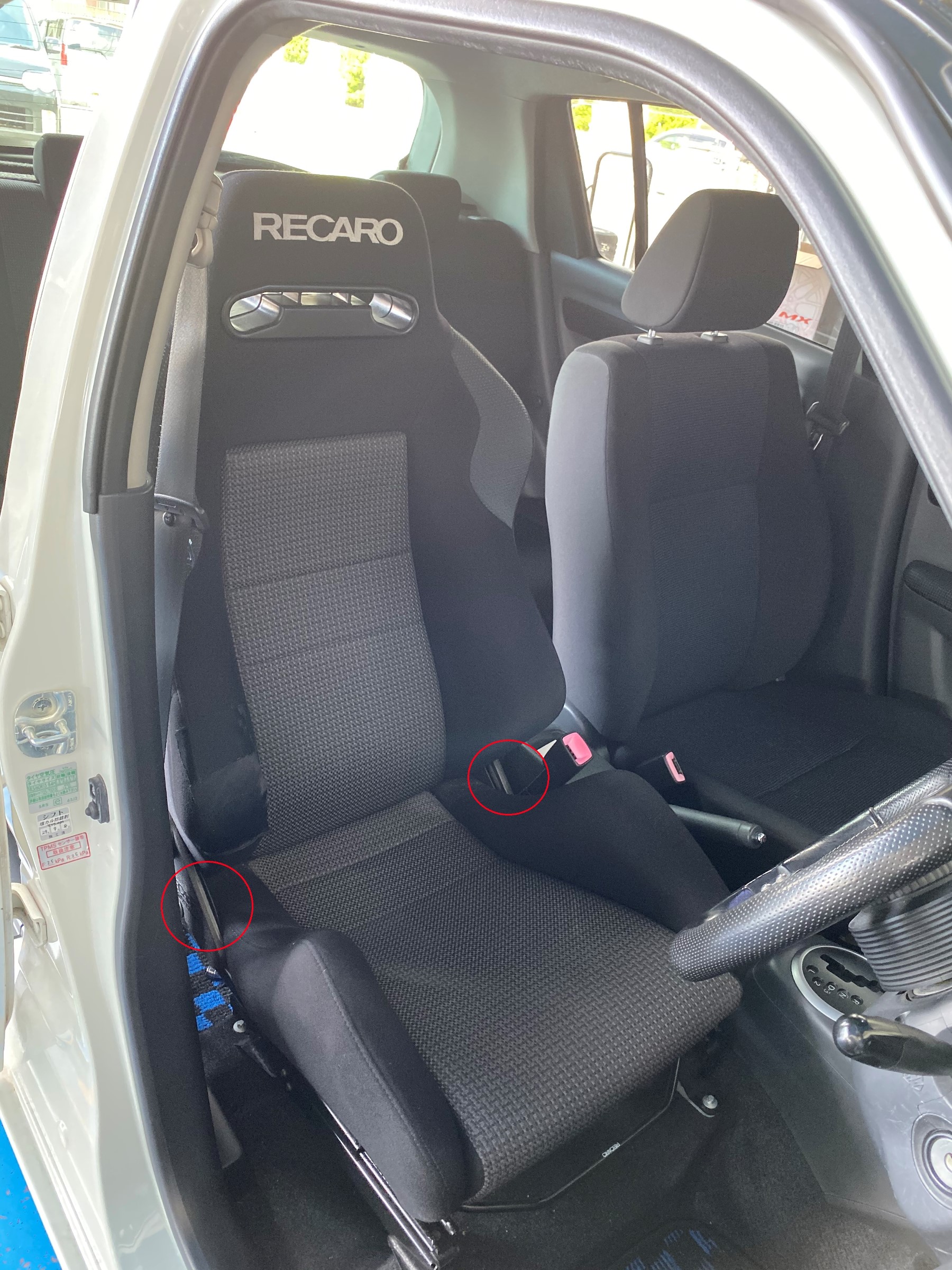 Recaroシートにもガタが リフレッシュ シート交換 スタッフ日記 スタイルコクピット ズーム 車 のカスタマイズにかかわるスタッフより