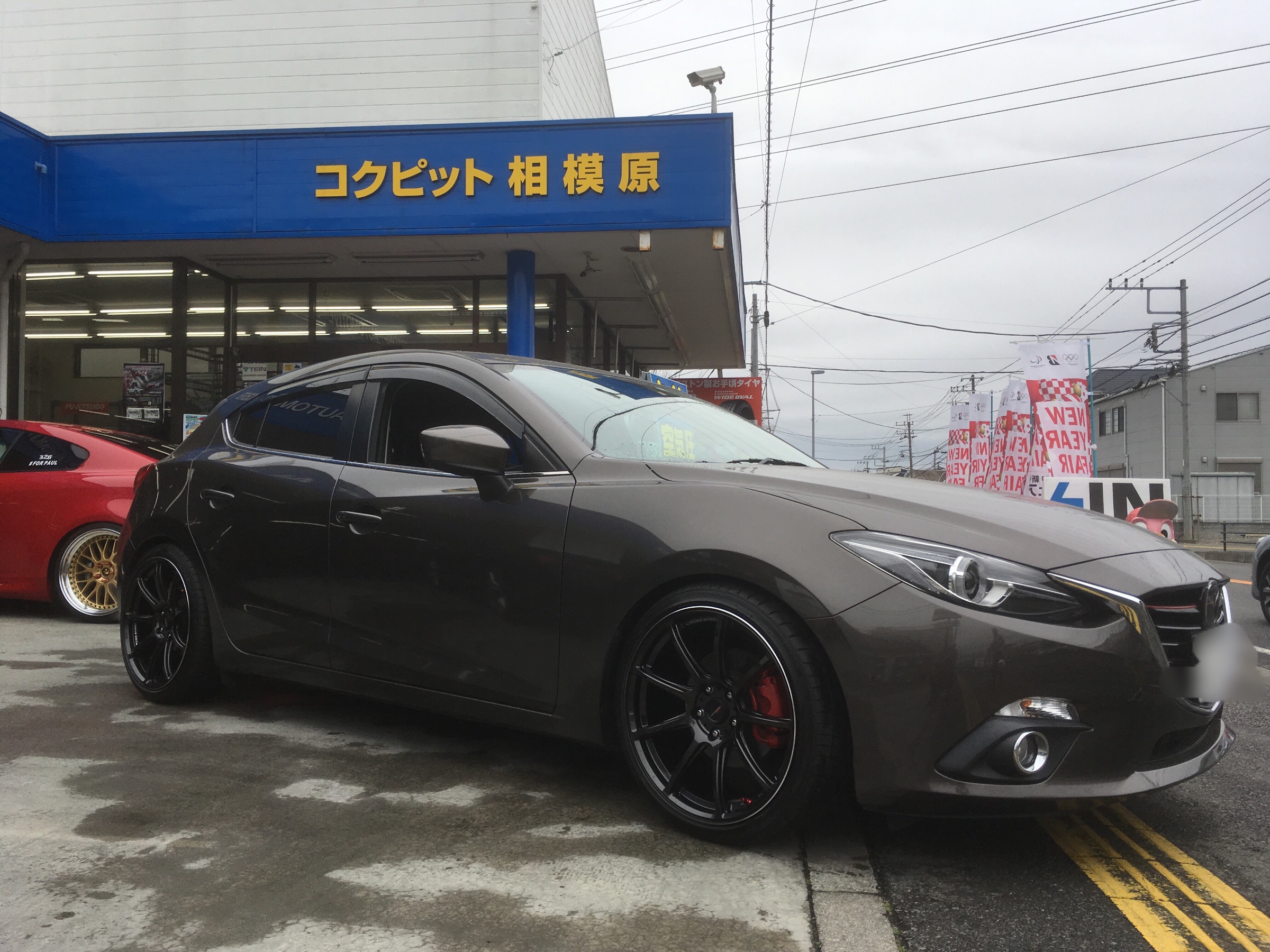 アクセラに車高調とタイヤ ホイール マツダ アクセラ カスタマイズ日記 コクピット 相模原 車のカスタマイズにかかわるスタッフより