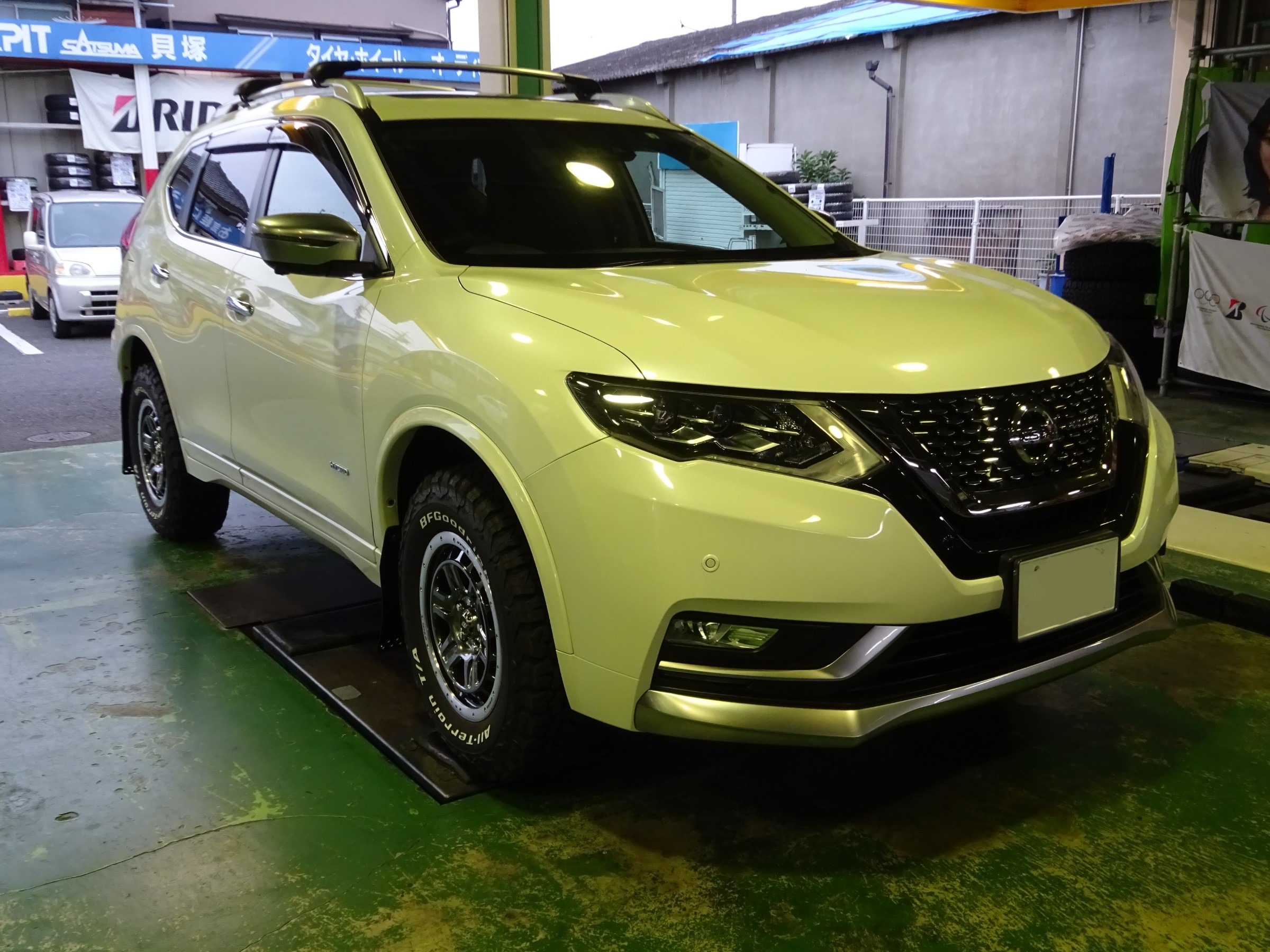 室内暗くないですか 日産 エクストレイル Hid Led その他電装系 Hid Led その他電装系 電装系関連パーツ取付 Staff日記 コクピット さつま貝塚 車のカスタマイズにかかわるスタッフより