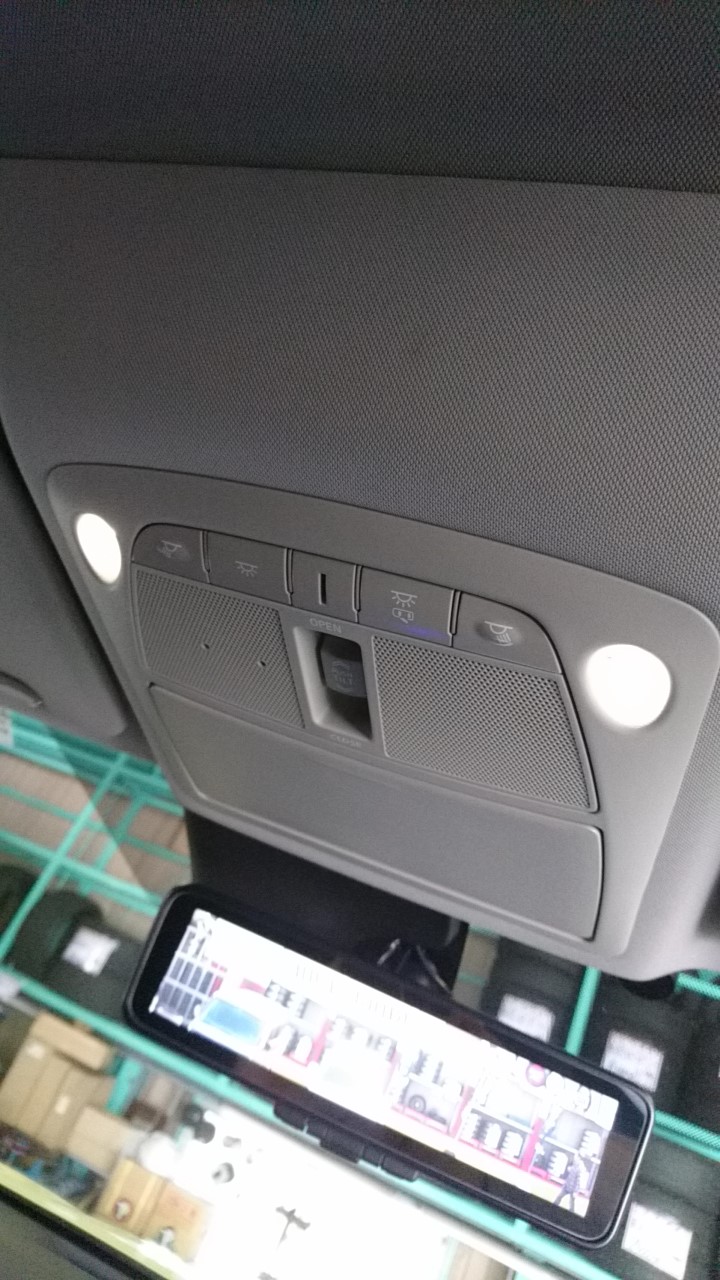 室内暗くないですか 日産 エクストレイル Hid Led その他電装系 Hid Led その他電装系 電装系関連パーツ取付 Staff日記 コクピット さつま貝塚 車のカスタマイズにかかわるスタッフより