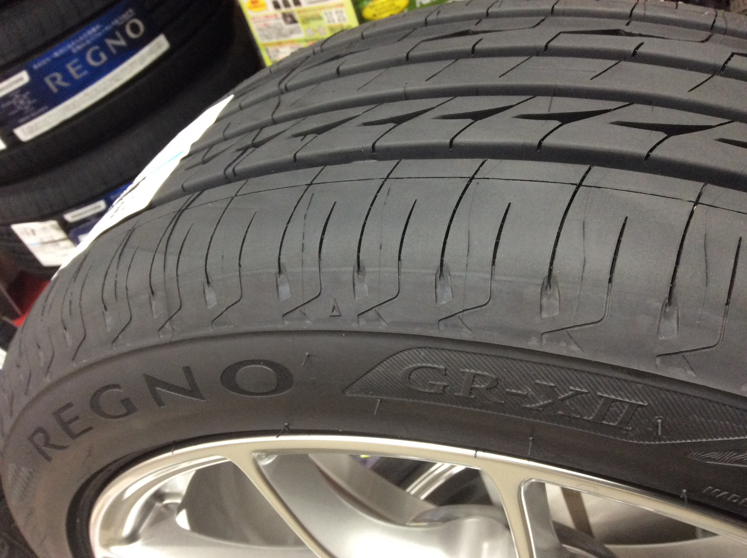 4本セット BRIDGESTONE 50R18 101V 235 GR-X2 GR-XII GRX2 REGNO XL ブリヂストン レグノ