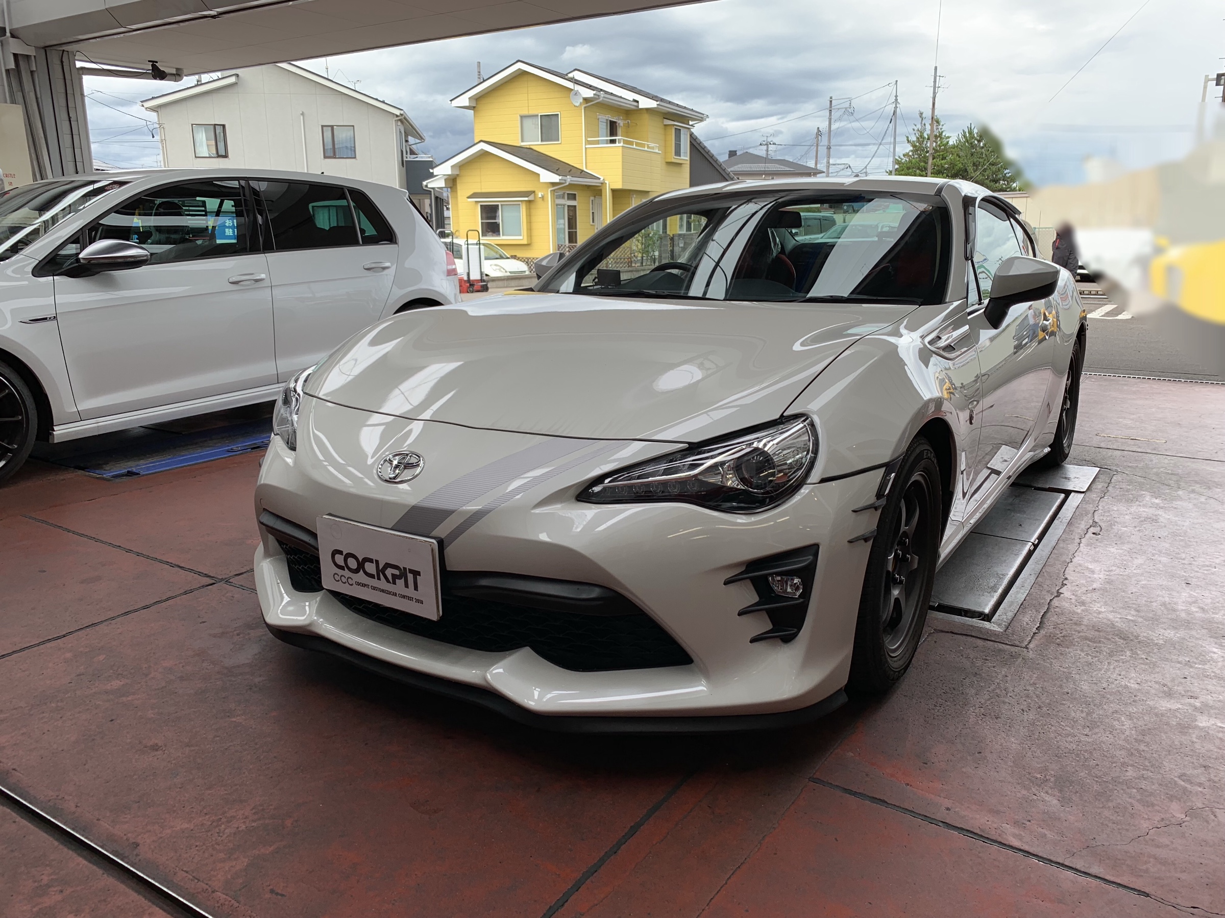 トヨタ 86 ブレーキパッド交換 トヨタ 86 スタッフ 日記 コクピット 荒井 車のカスタマイズにかかわるスタッフより