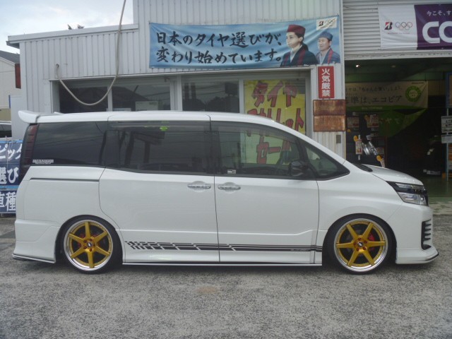 更なるローフォルムを求めて トヨタ ヴォクシー 足まわり サスペンション ブレーキ 足まわり サスペンション ブレーキ サスペンションパーツ関連取付 アフターパーツ取り付け事例 コクピット 麻生 お店の得意技紹介