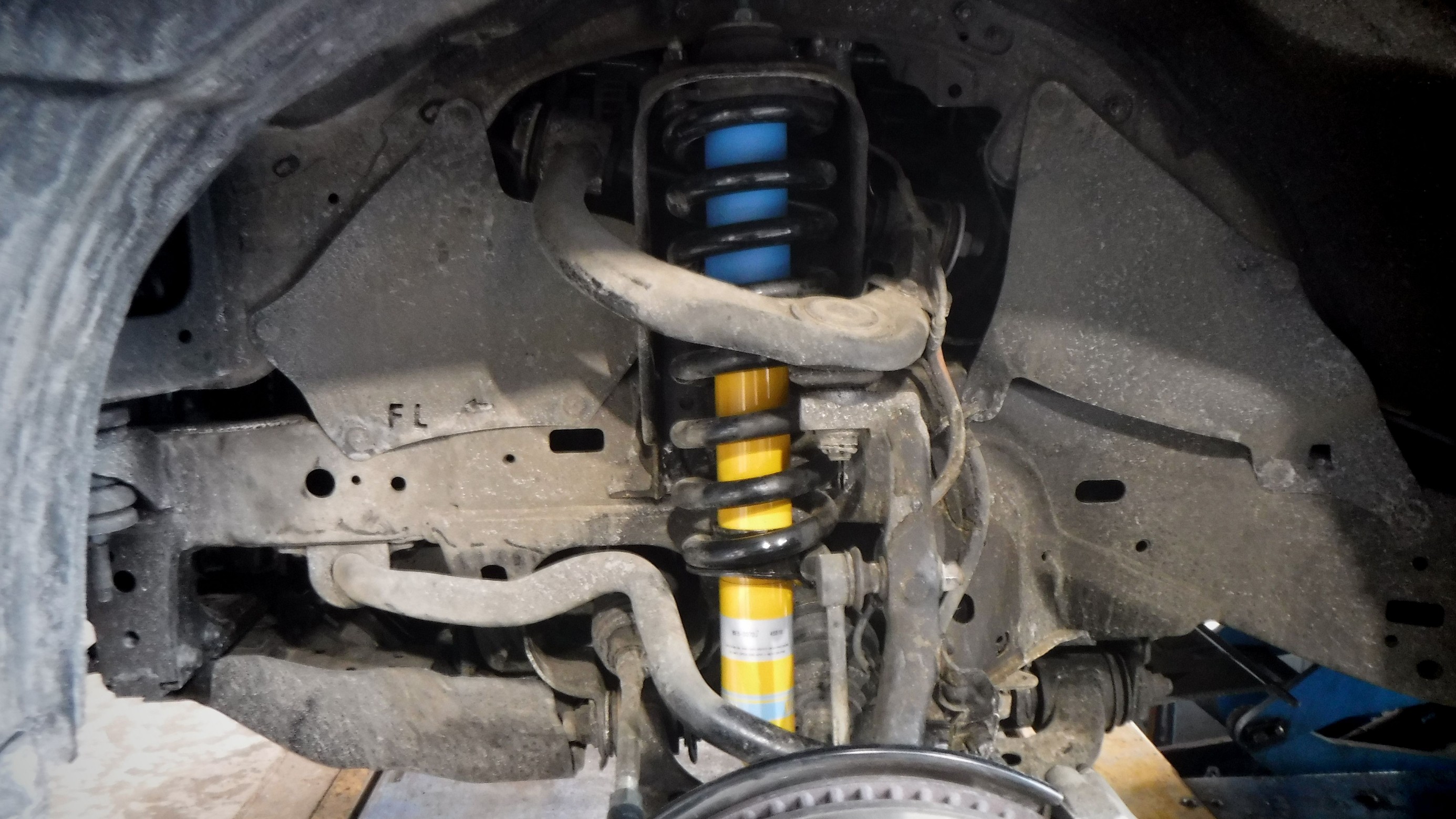 BILSTEIN B6 キット取付＆4輪アライメント作業 ／ トヨタ