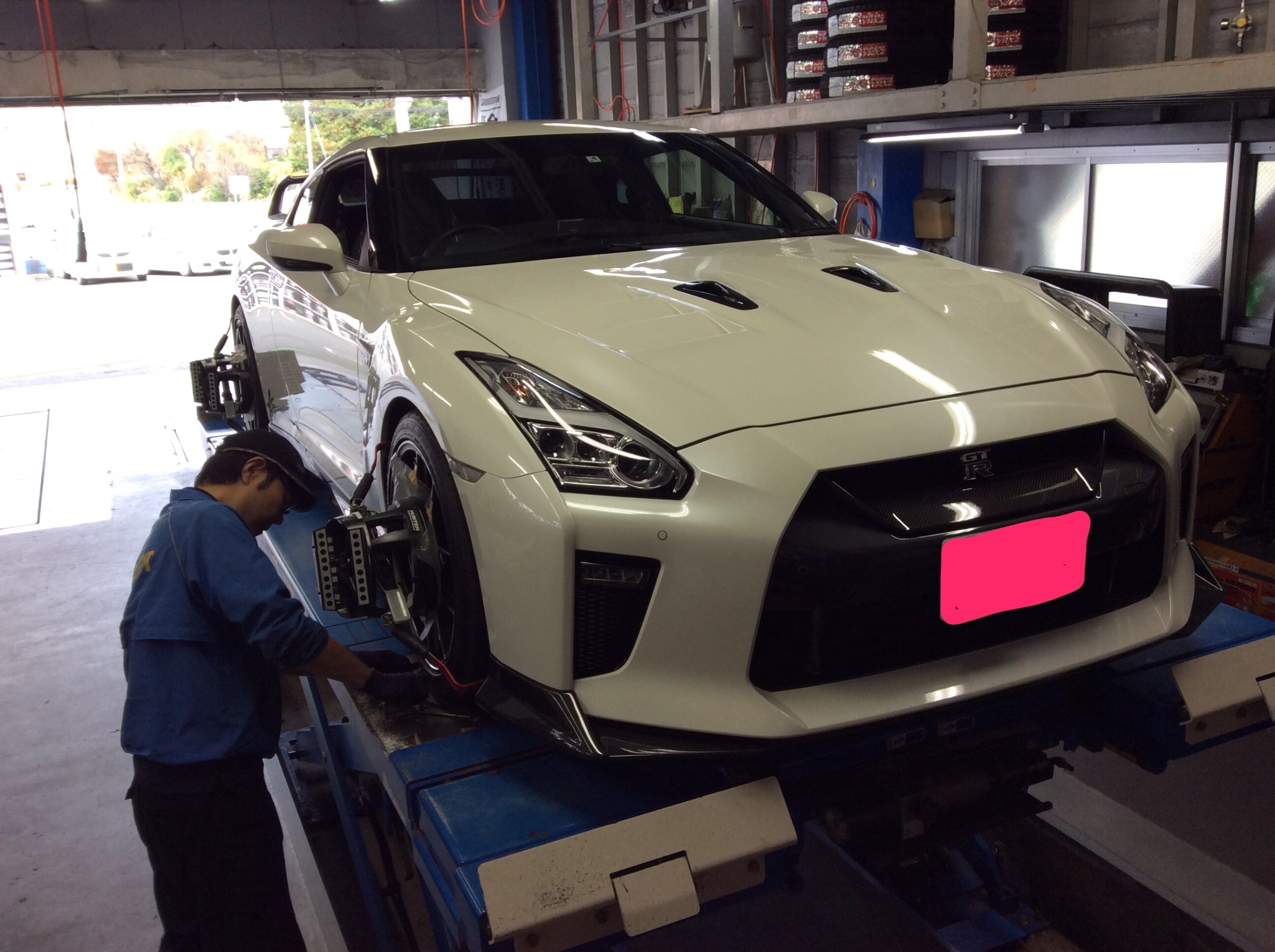 R35 GT-R ボンネット交換！ | 日産 GT-R エクステリア アライメント