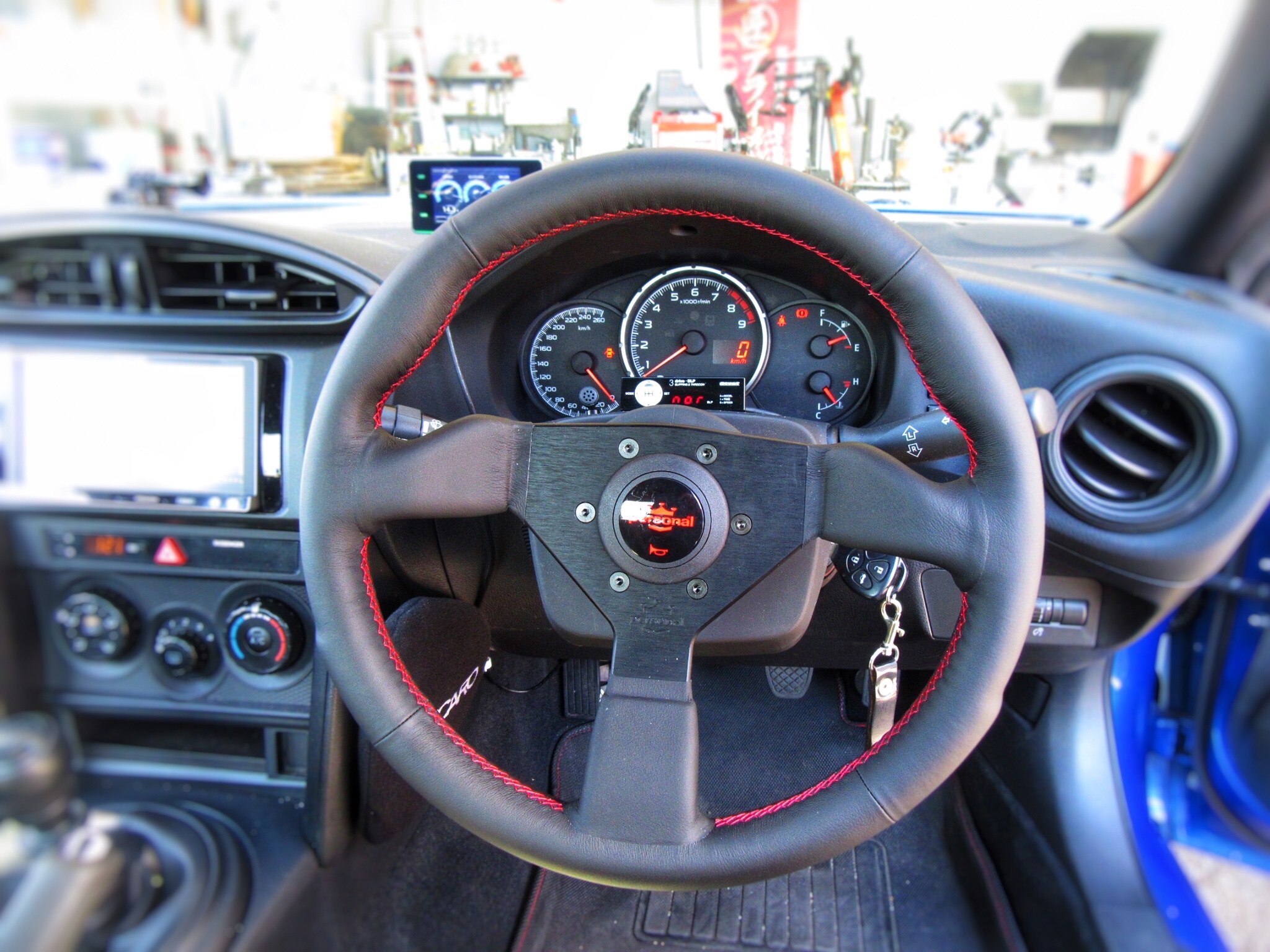 自分好みのステアリングで 走りがもっと楽しくなる スバル Brz 店長アサコのブログ コクピット 55 車のカスタマイズにかかわるスタッフより