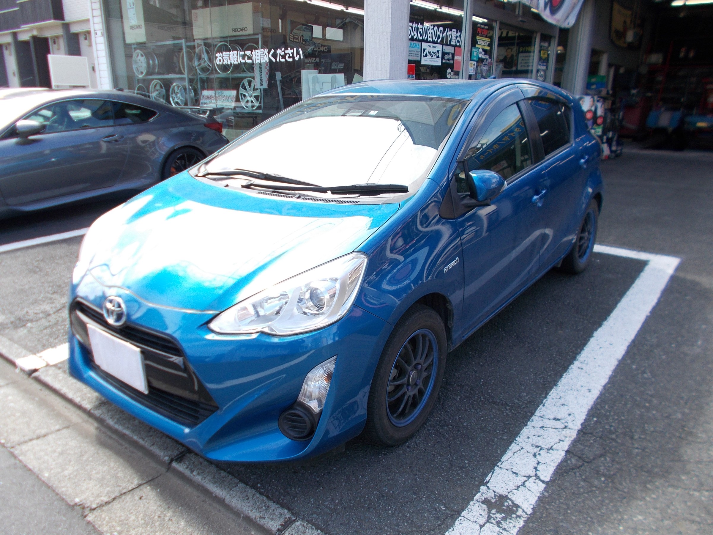 アクア レカロ製リクライニングスポーツシート「SR-7F」装着