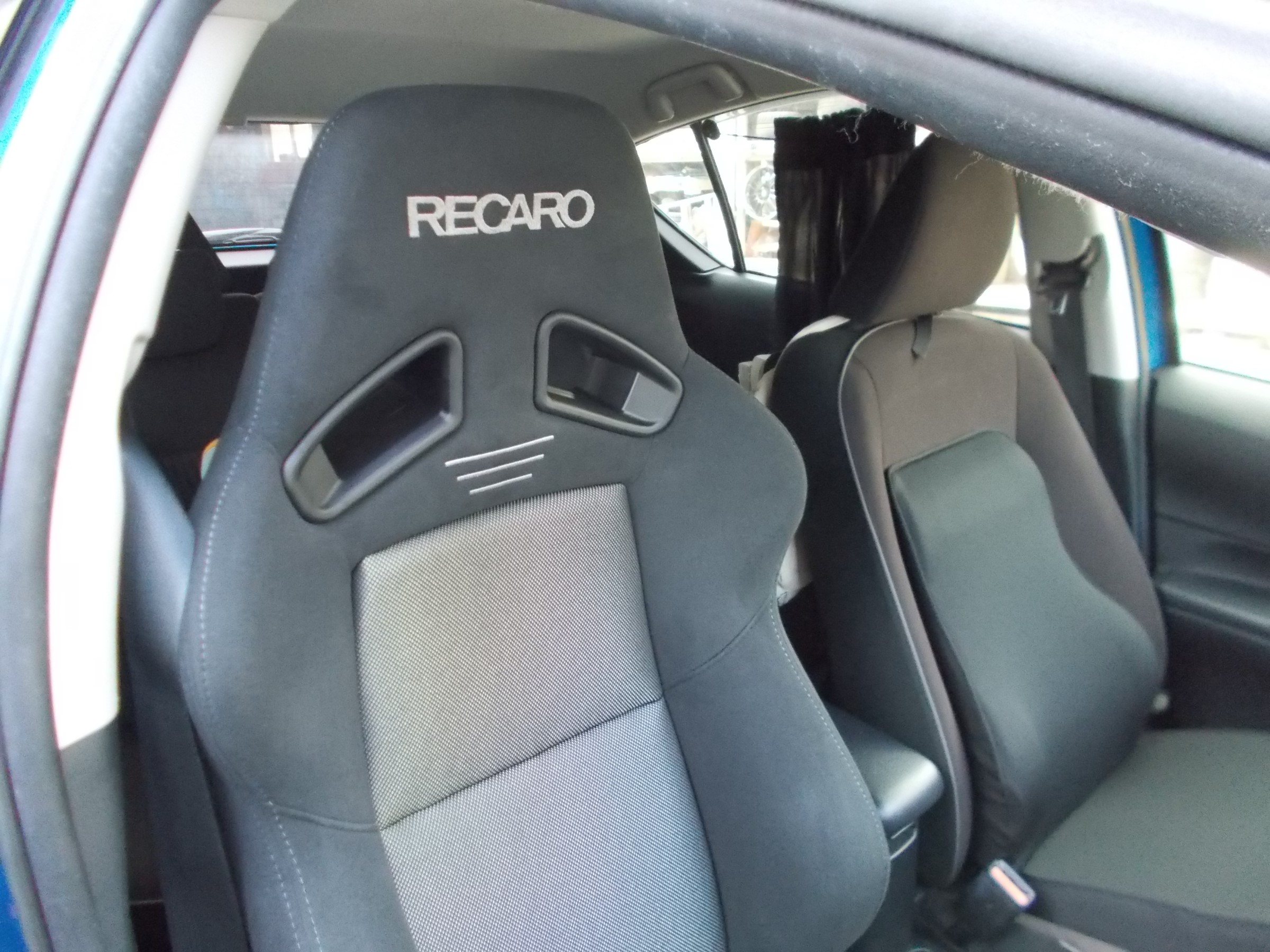 アクア レカロ製リクライニングスポーツシート「SR-7F」装着
