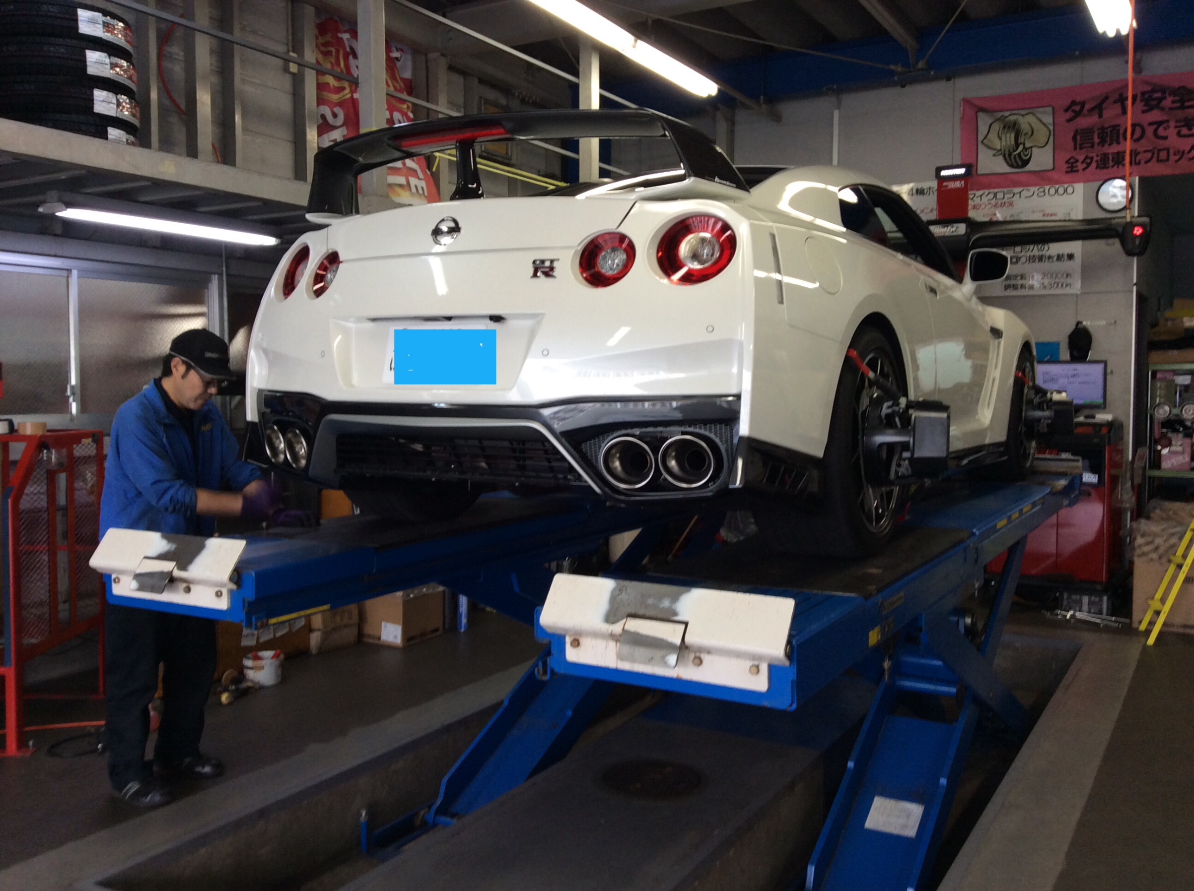 R35 Gt R ボンネット交換 日産 Gt R エクステリア アライメント調整 スタッフ日記 コクピット モリオカ 車のカスタマイズにかかわるスタッフより