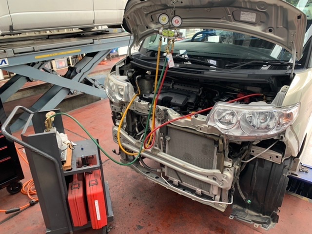 Daihatsu Tanto L360s エアコンコンプレッサー交換 ダイハツ タント スタッフ 日記 コクピット 荒井 車のカスタマイズにかかわるスタッフより