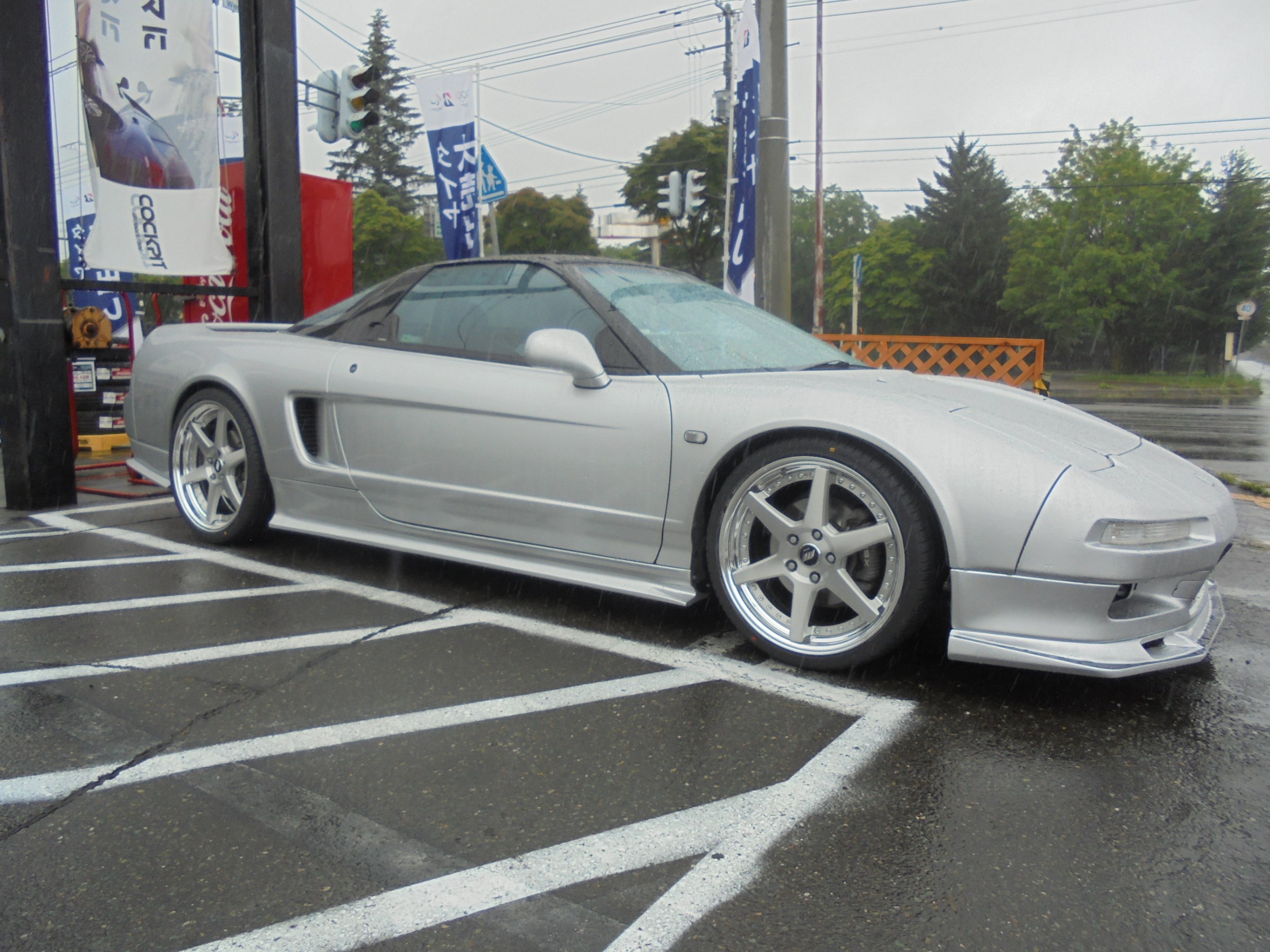 オシャレにキマルペッタンコ ホンダ Nsx スタッフ日記 コクピット 白樺 車のカスタマイズにかかわるスタッフより
