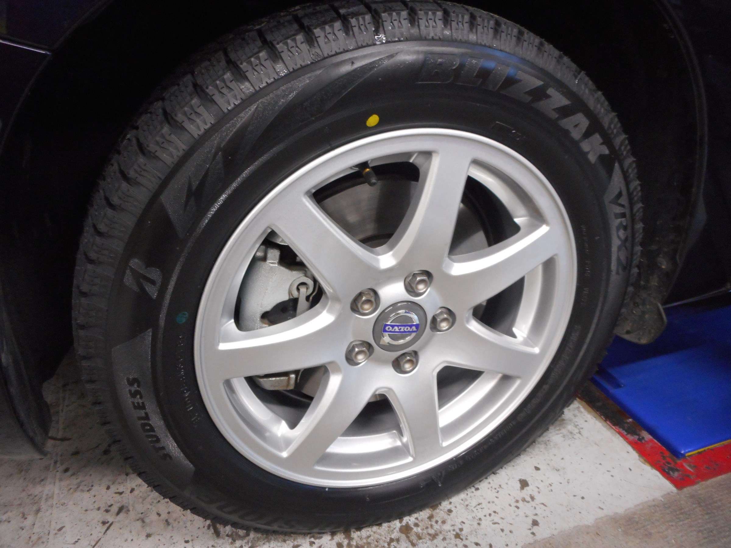 スタッドレスタイヤ交換 | スタッフ日記 | コクピット 名取 | 車の