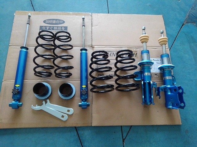 Yoshi　３０プリウス車高調リアのみ 30プリウス車高調リアのみ Yoshi 30プリウス車高調リアのみ Yoshi 30