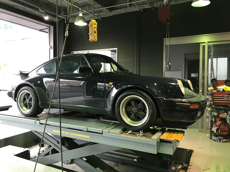 ポルシェ930 タイヤ交換 | ポルシェ 911 タイヤ | スタッフ日記