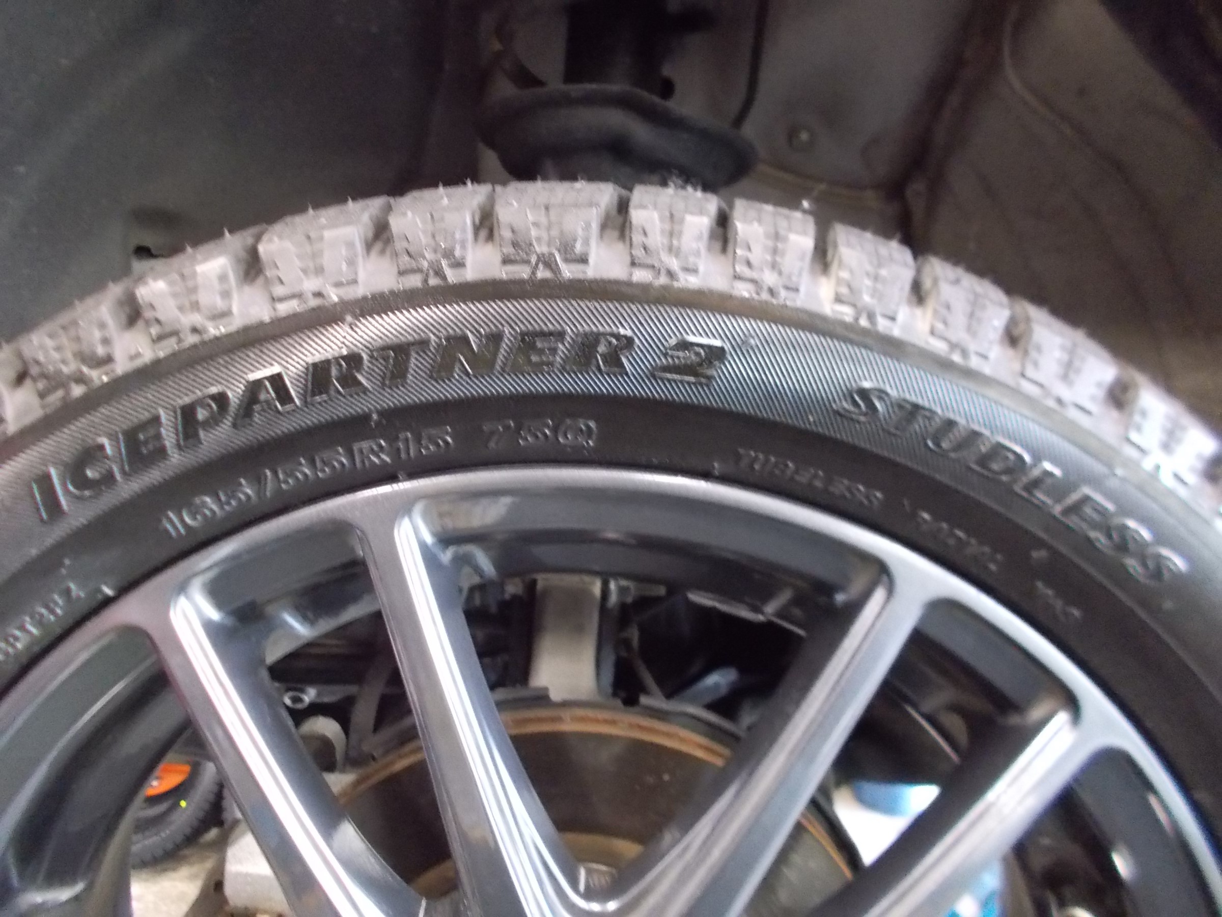 N-BOXカスタム ブリヂストンタイヤのスタッドレスタイヤ「アイス