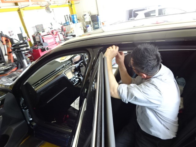 パサートに前後ドラレコ フォルクスワーゲン パサート Av カーナビ ドライブレコーダー Etc Av カーナビ ドライブレコーダー Etc ドライブレコーダー取付 スタッフ日記 コクピット さつま岸和田