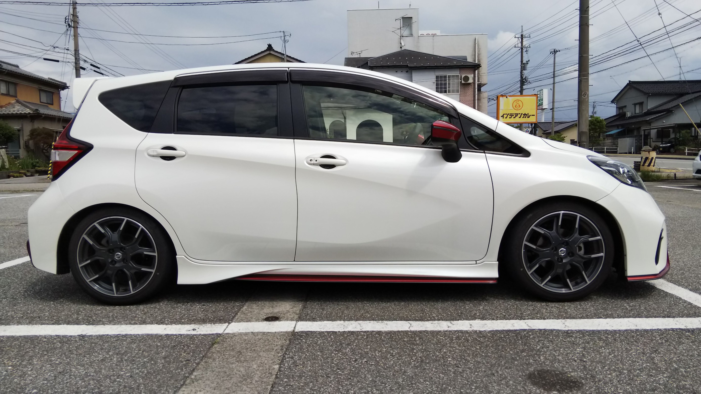 ノートニスモｓの車高調ですが 日産 ノートnismo S 足まわり サスペンション ブレーキ 足まわり サスペンション ブレーキ サスペンションパーツ関連取付 スタッフ日記 コクピット 魚津 車のカスタマイズにかかわるスタッフより