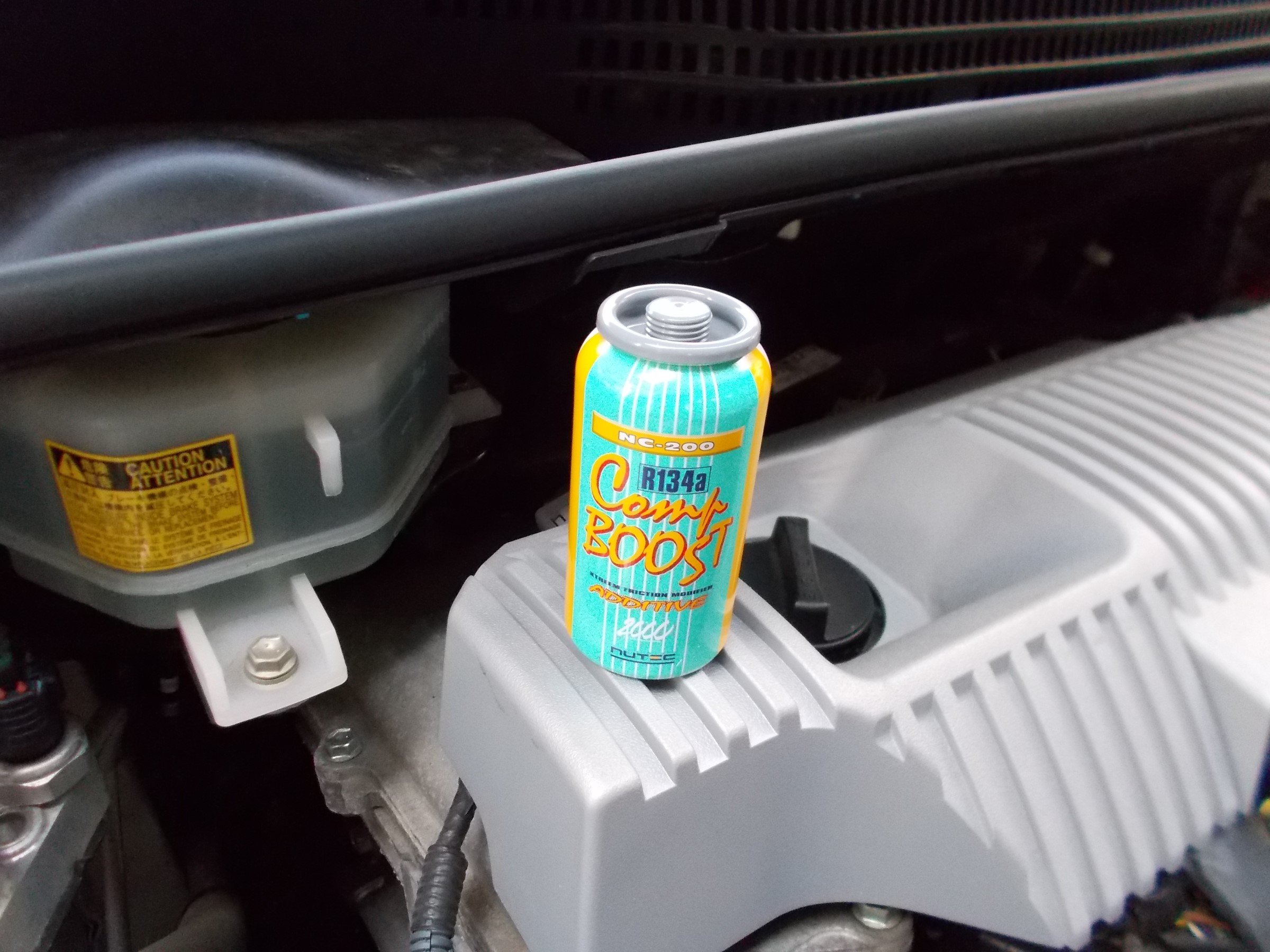 プリウス コンプブーストNC-200（エアコン添加剤）注入。 | トヨタ