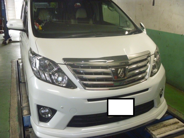 アルファードへスーパーアライメントの施工実施 トヨタ アルファード 足まわり サスペンション ブレーキ 足まわり サスペンション ブレーキ ブッシュ締め直し 店舗日記 コクピット 麻生 車のカスタマイズにかかわるスタッフより