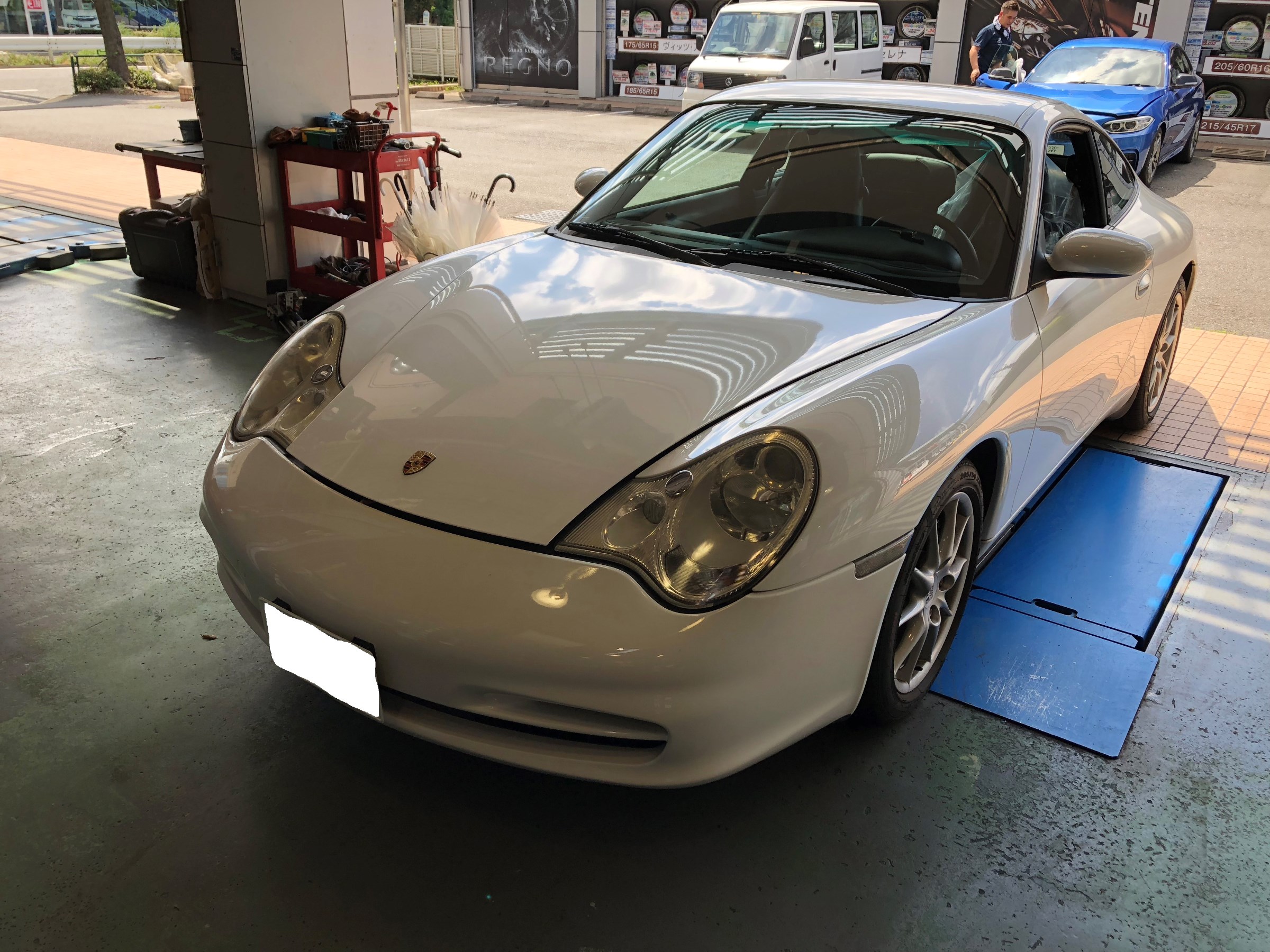 PORSCHE 911(996) バッテリー交換 BOSCH SILVERバッテリー PORSCHE 911(996) バッテリー交換 BOSCH SILVERバッテリー