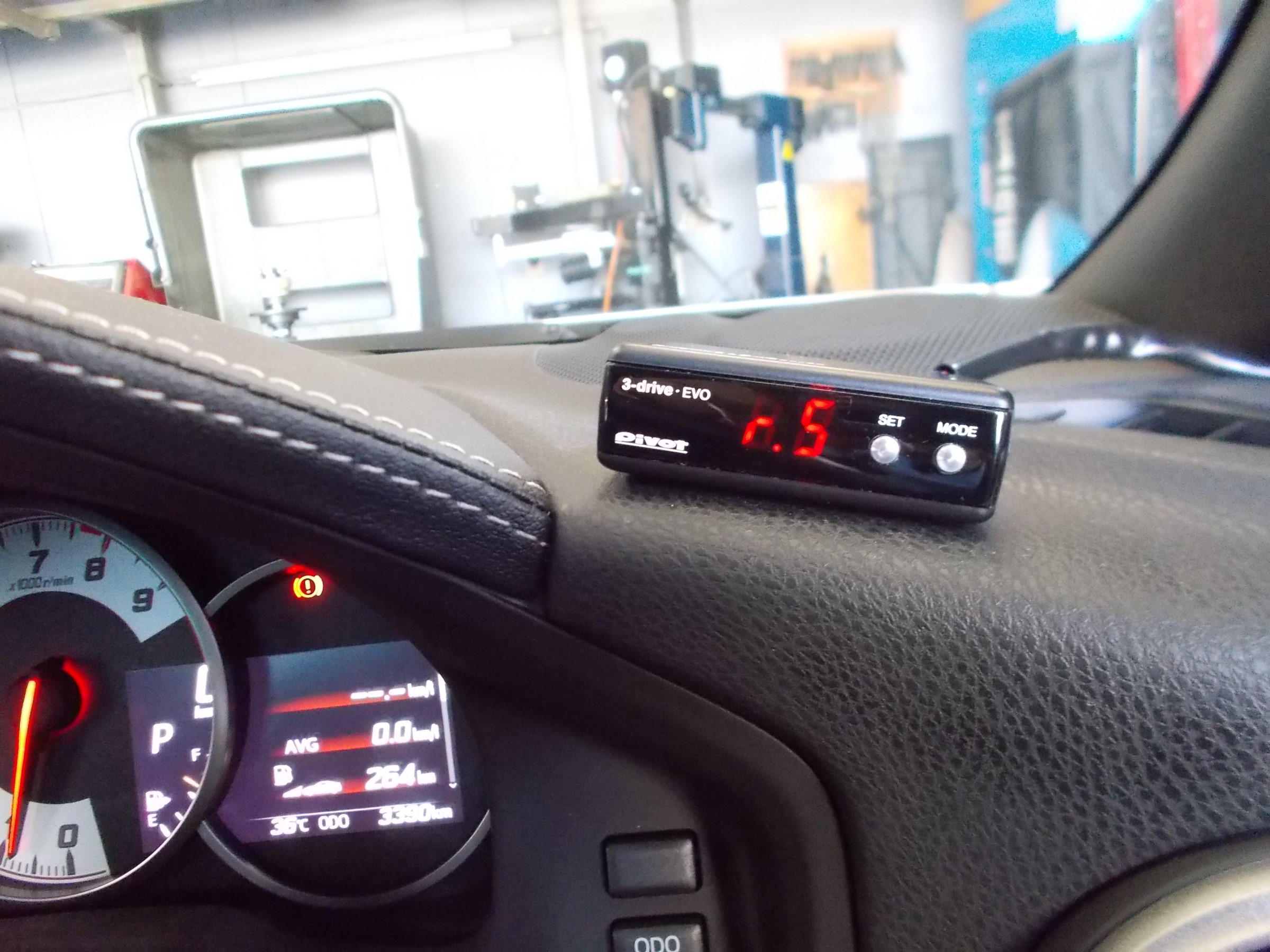 86 ピボット製電子スロットルコントローラー「3-drive・EVO」装着
