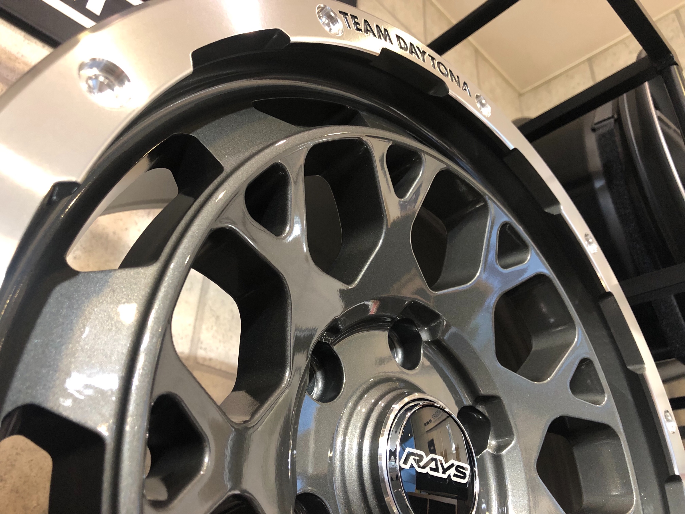 RAYS Wheel WEEKS『 第2弾 TEAM-DAYTONA WEEKS 』 | トヨタ ランドクルーザープラド ホイール | スタッフ 日記  | コクピット 荒井 | 車のカスタマイズにかかわるスタッフより
