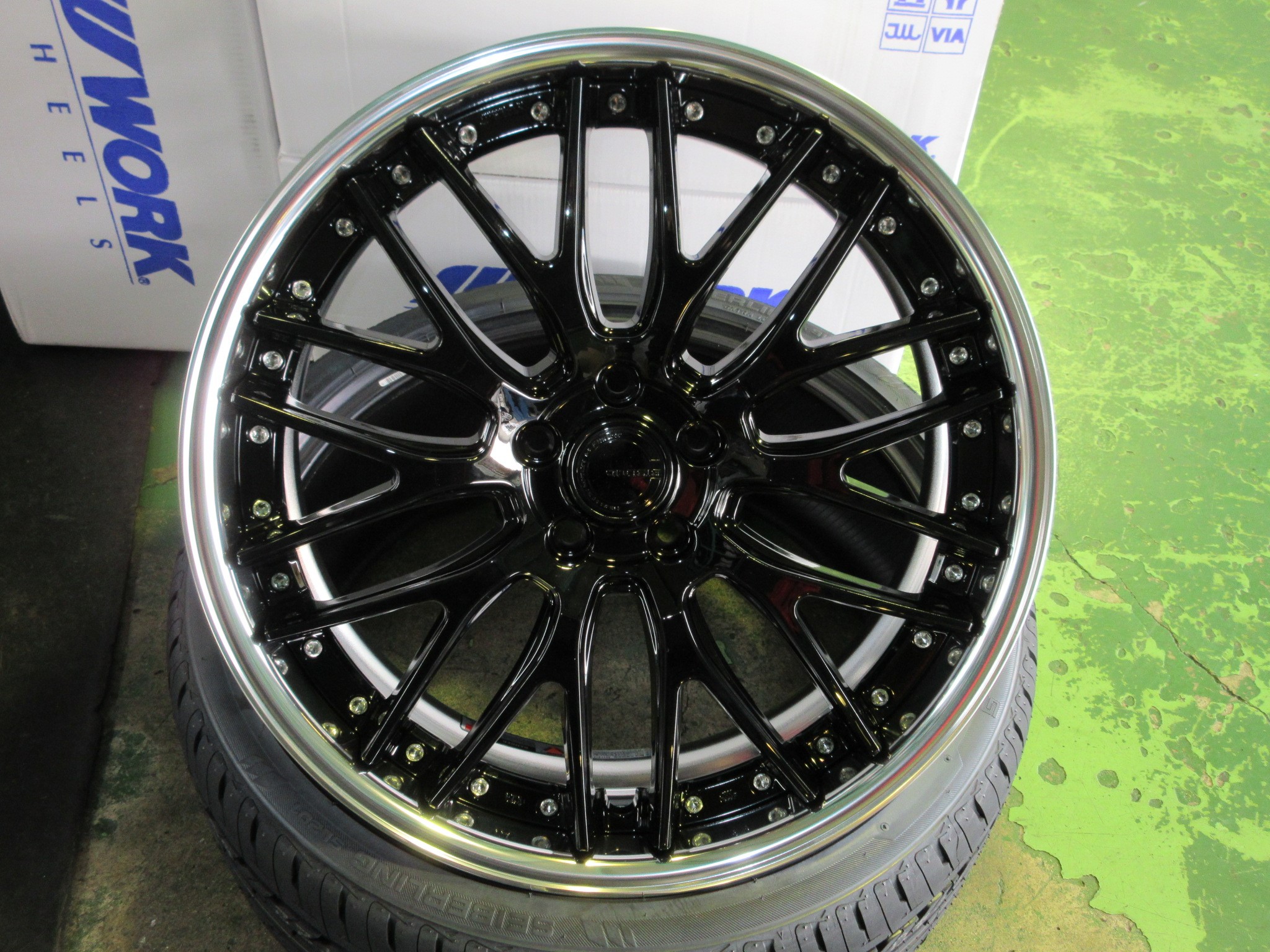 F60 ミニクロスオーバーをインチアップ ミニ クロスオーバー ホイール タイヤ タイヤ ホイール交換 Staff日記 コクピット さつま貝塚 車のカスタマイズにかかわるスタッフより