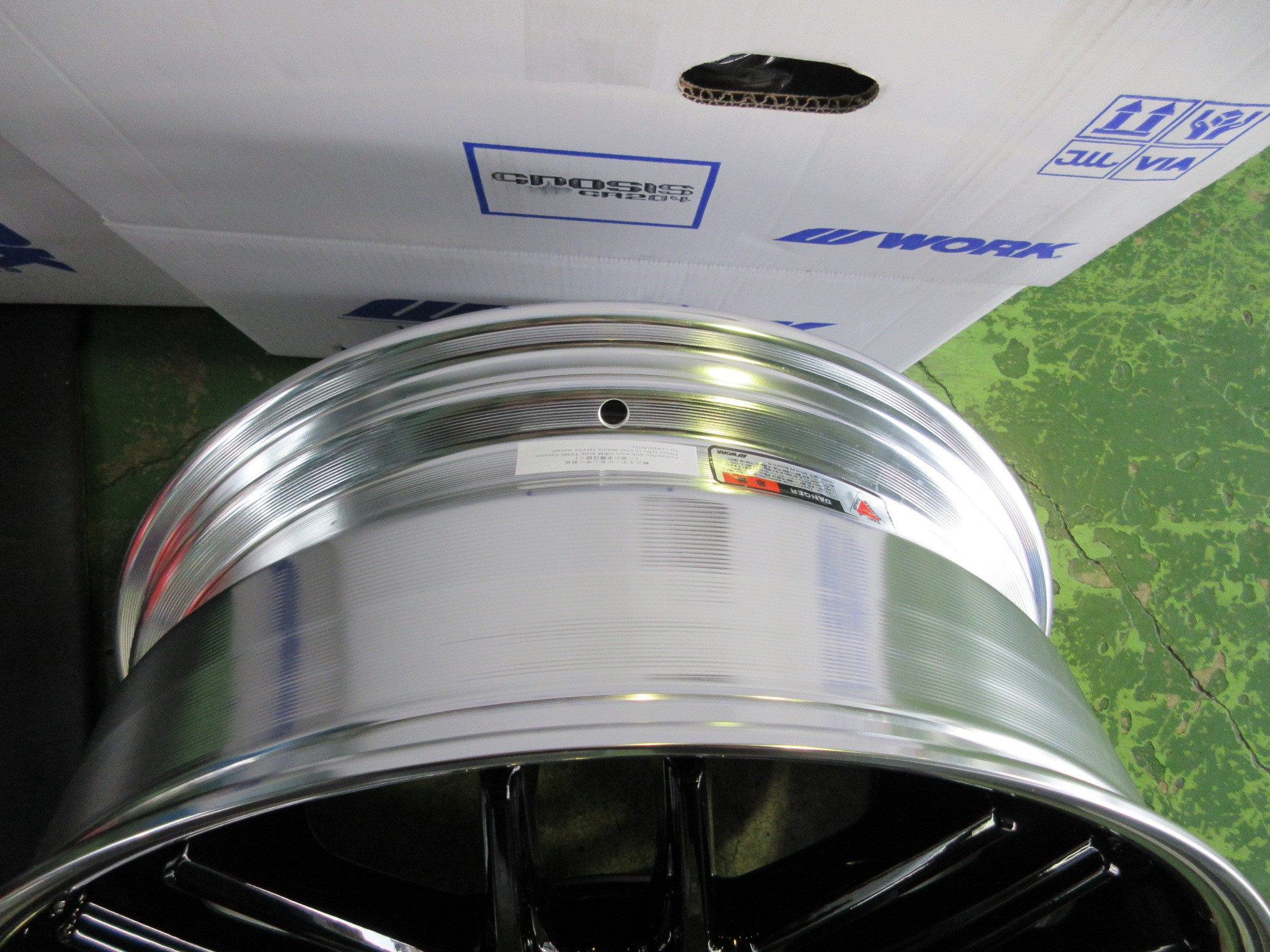 F60 ミニクロスオーバーをインチアップ ミニ クロスオーバー ホイール タイヤ タイヤ ホイール交換 Staff日記 コクピット さつま貝塚 車のカスタマイズにかかわるスタッフより