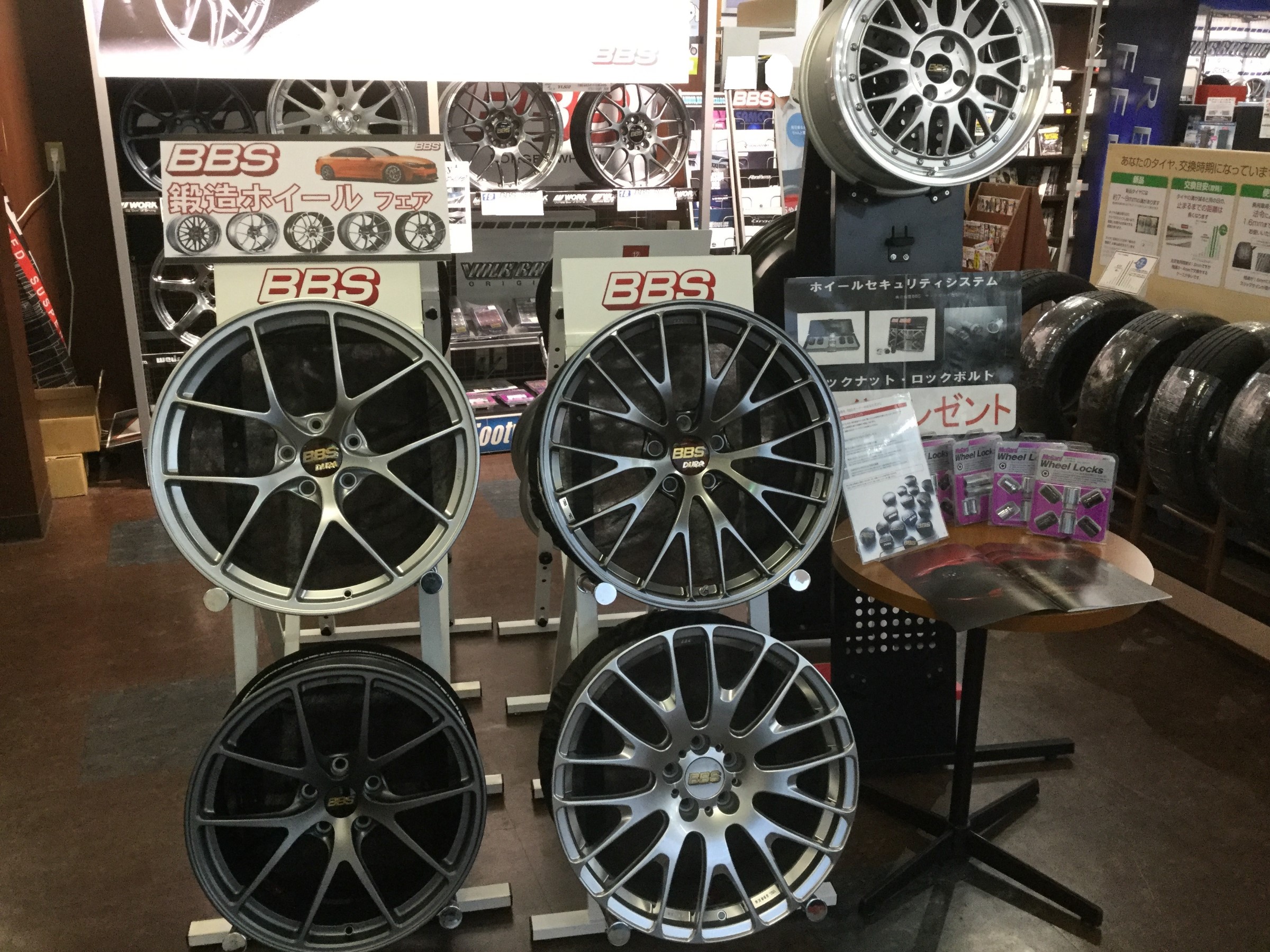 BBS 18インチ ホイールセット タイヤ付き　ボルト、 ロックボルト付き BBS 18インチ ホイールセット タイヤ付きボルト、 ロックボルト付き