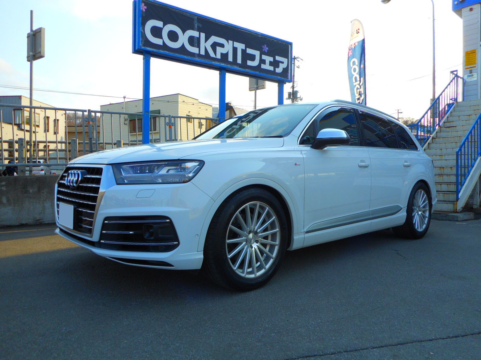 最大52％オフ！ アウディ Q7 4L Audi エアサス車 ロワリング asakusa