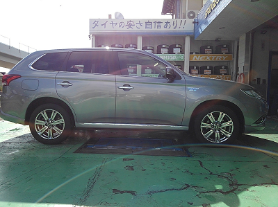 アウトランダーPHEV × リフトアップスプリング= | 三菱