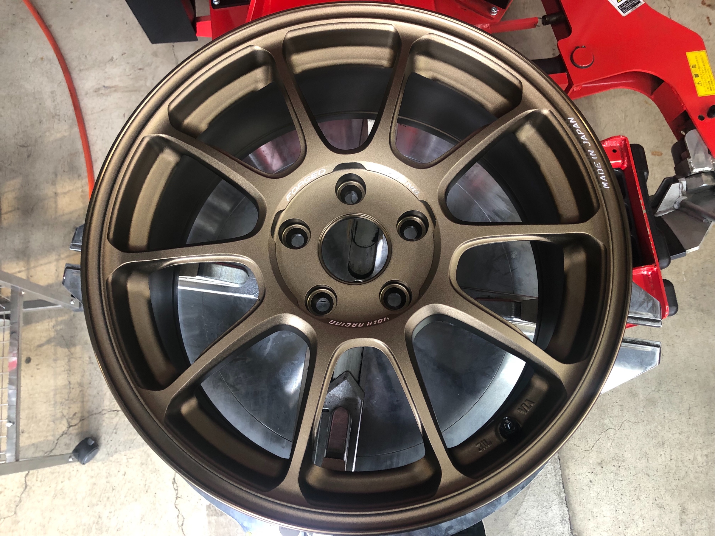 Swift sport ZC33S × RAYS VOLK RACING ZE40 ＆ TMスクエア キャンバーシム 並盛一丁！！ヘイ！お待ち( ´  ▽ ` ) | スズキ スイフト スポーツ ホイール | スタッフ 日記 | コクピット 荒井 | 車のカスタマイズにかかわるスタッフより