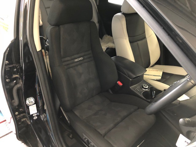 エクストレイルt32 Recaroシート 日産 エクストレイル インテリア インテリア ステアリング シート交換 スタッフ日記 コクピット 107 車のカスタマイズにかかわるスタッフより
