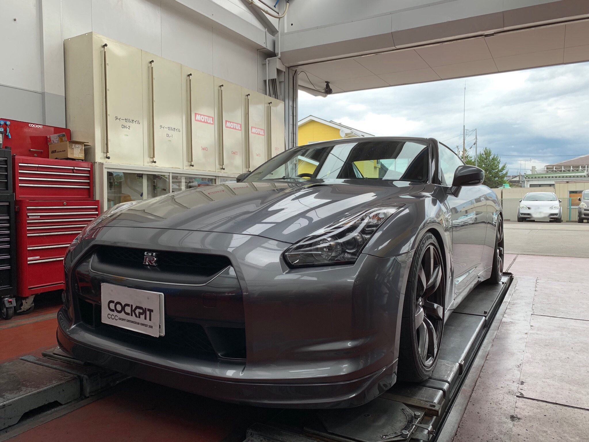 R35 Gt R 4輪アライメント 日産 Gt R スタッフ 日記 コクピット 荒井 車のカスタマイズにかかわるスタッフより