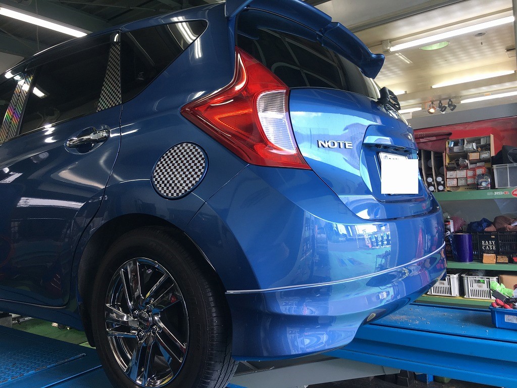 日産 ノート E12純正オプションエアロ、ルーフスポイラー装着 | 日産