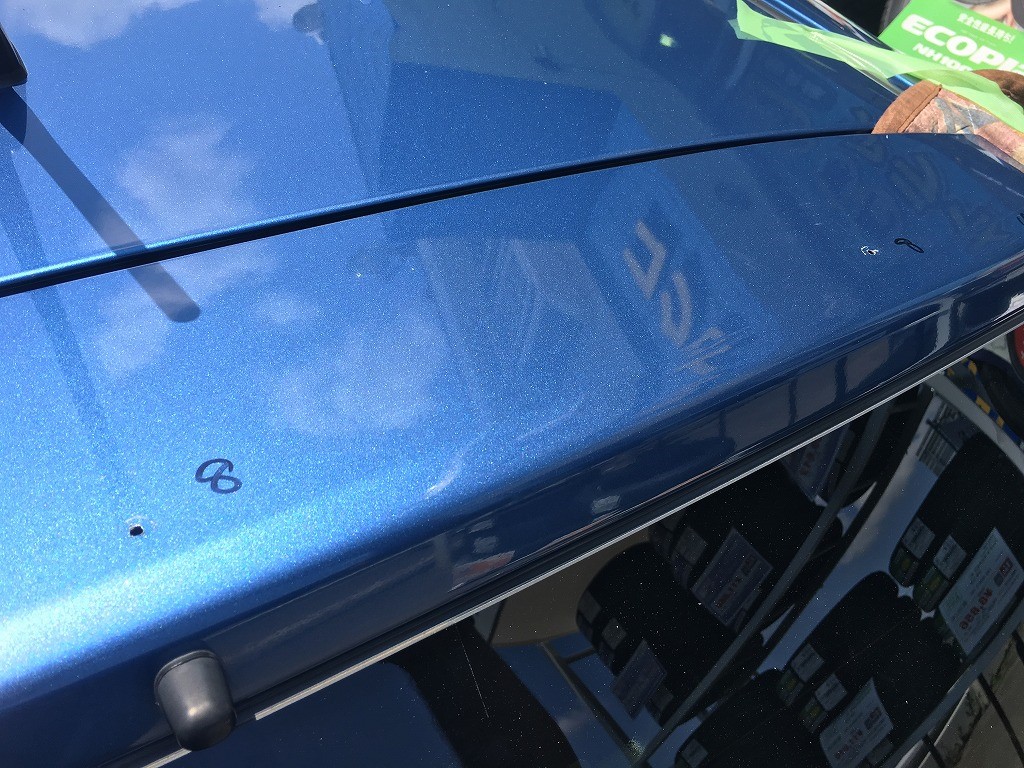 日産 ノート E12純正オプションエアロ ルーフスポイラー装着 日産 ノート エクステリア エクステリア エアロパーツ塗装 取付 スタッフ日記 コクピット コジマ 車のカスタマイズにかかわるスタッフより