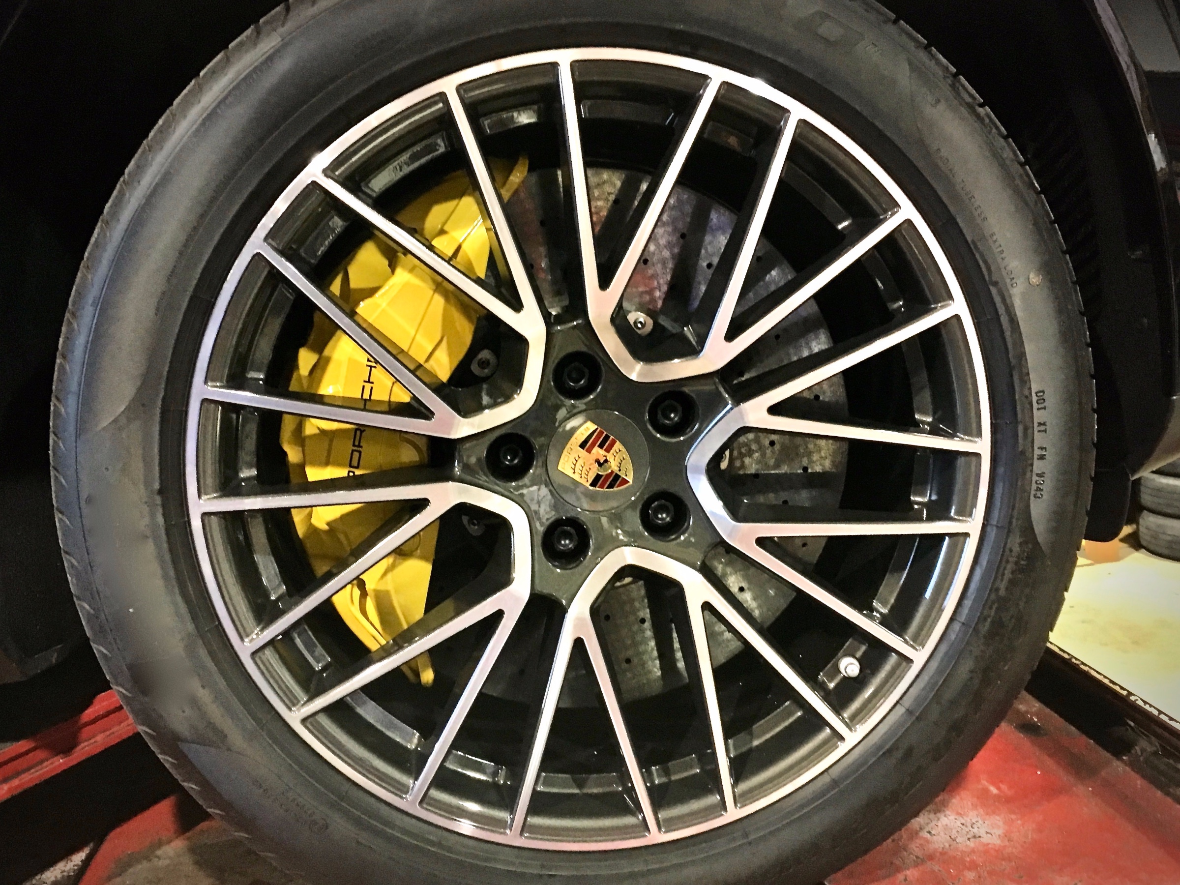 PORSCHE Cayenne Turbo ポルシェ カイエン タイヤ タイヤ > タイヤ・ホイール交換 ☆メモらんだむ★