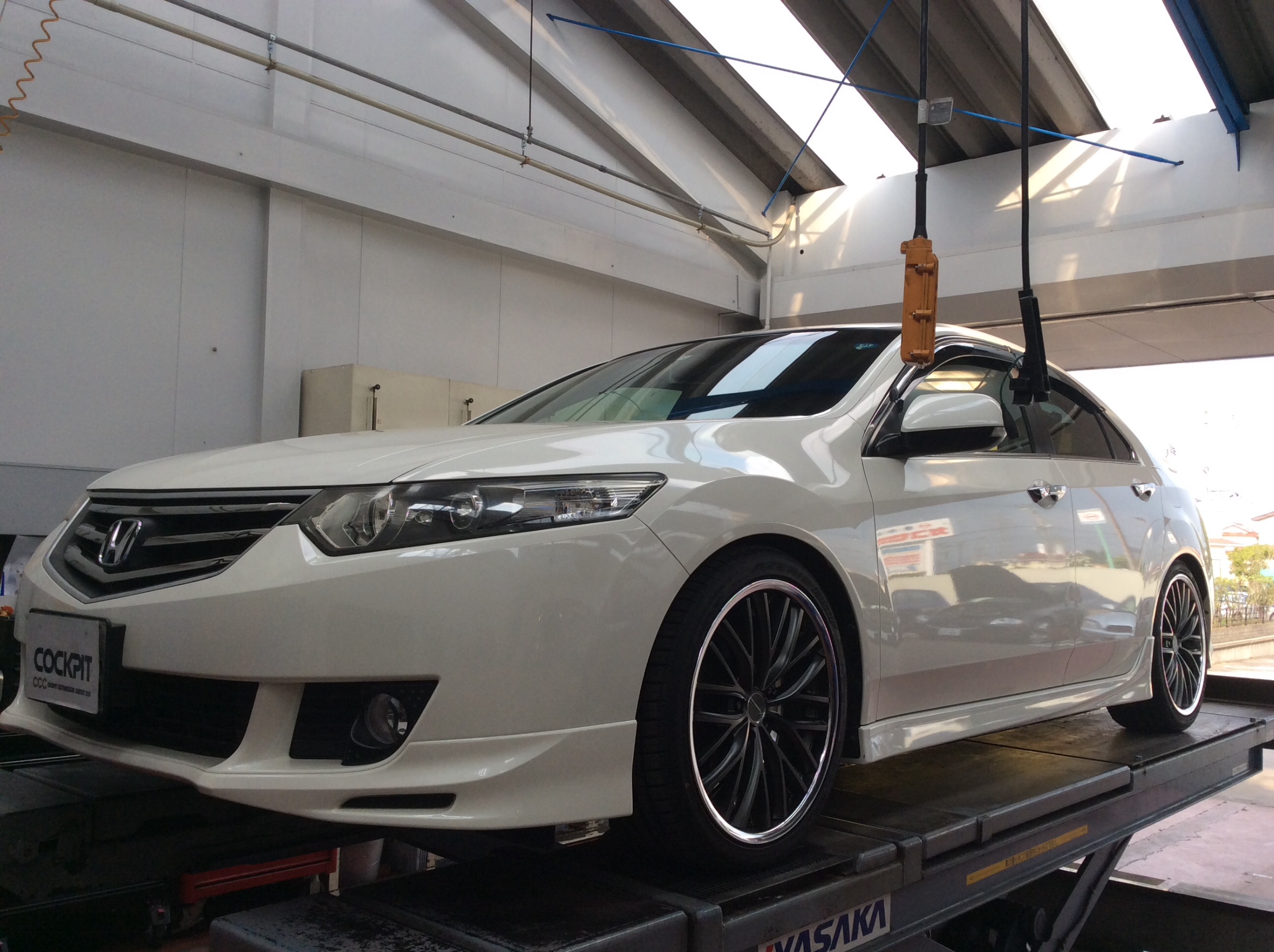 クスコ ストリートzero A 車高調取り付け アライメント スタッフ 日記 コクピット 荒井 車のカスタマイズにかかわるスタッフより