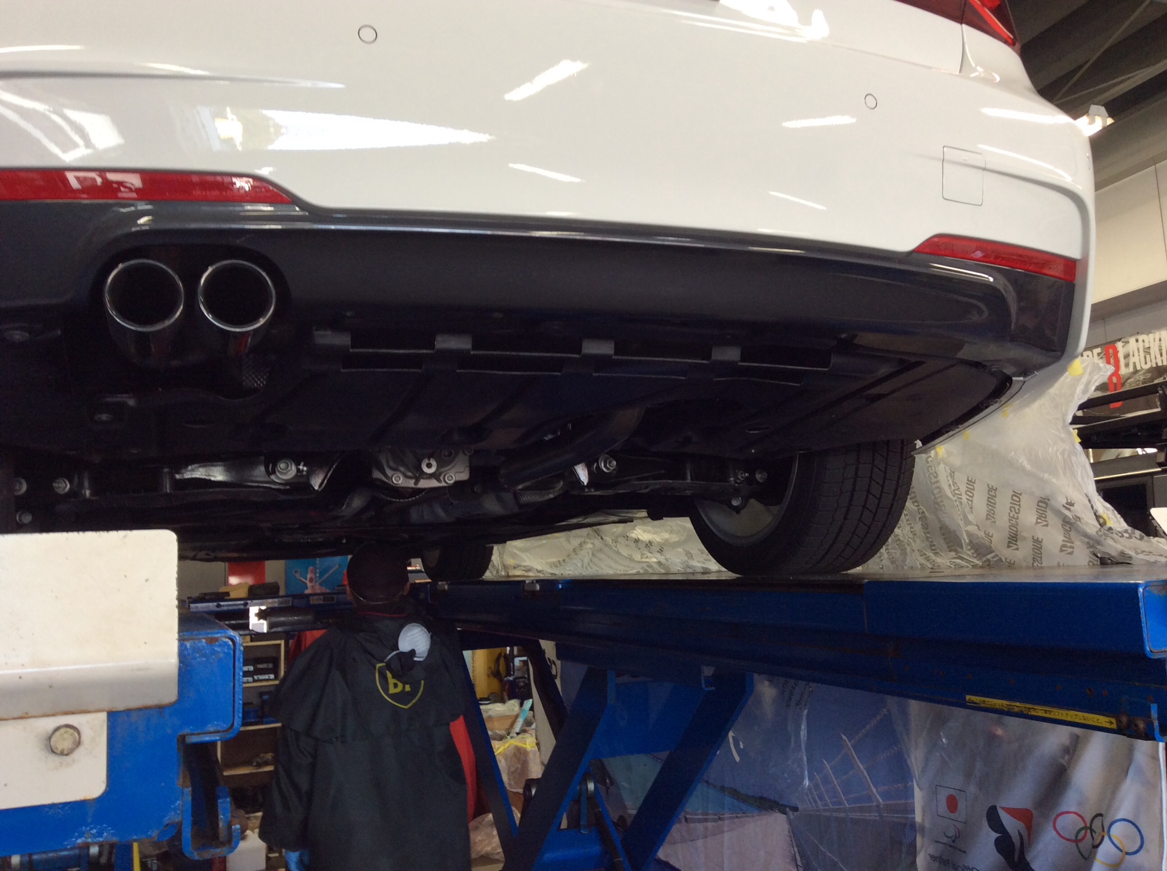 クルマの下廻りをコーティング剤で錆からガード 足まわり サスペンション ブレーキ 防せい剤 スタッフ日記 コクピット モリオカ 車 のカスタマイズにかかわるスタッフより