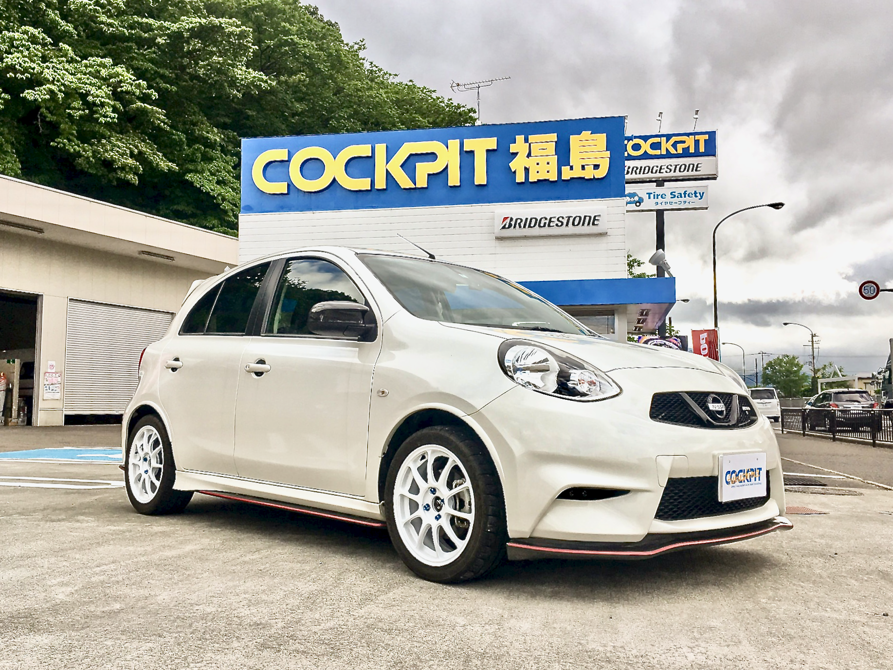 K13改 Nissan March Nismo S Volk Racing Ze40 Option Color Dash White 日産 マーチnismo S ホイール タイヤ タイヤ ホイール交換 メモらんだむ コクピット 福島 車のカスタマイズにかかわるスタッフより